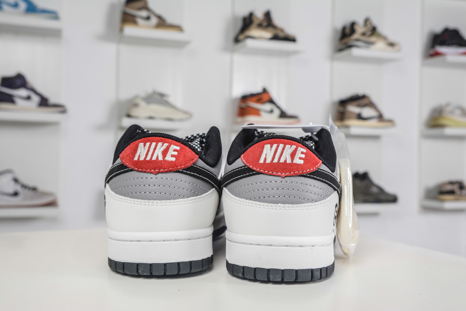 Nike SB DUNK Low 鬼脸涂鸦 白灰黑 XD6188-133-Top High Quatity Cheap Sneakers Fashion Clothing Clothes Bags handbags Shoes of all Brand wholesale With The best Quality And Beautiful Price from China Factory Chinese suppliers wholesaler seller Nike SB DUNK Low 鬼脸涂鸦 白灰黑 XD6188-133