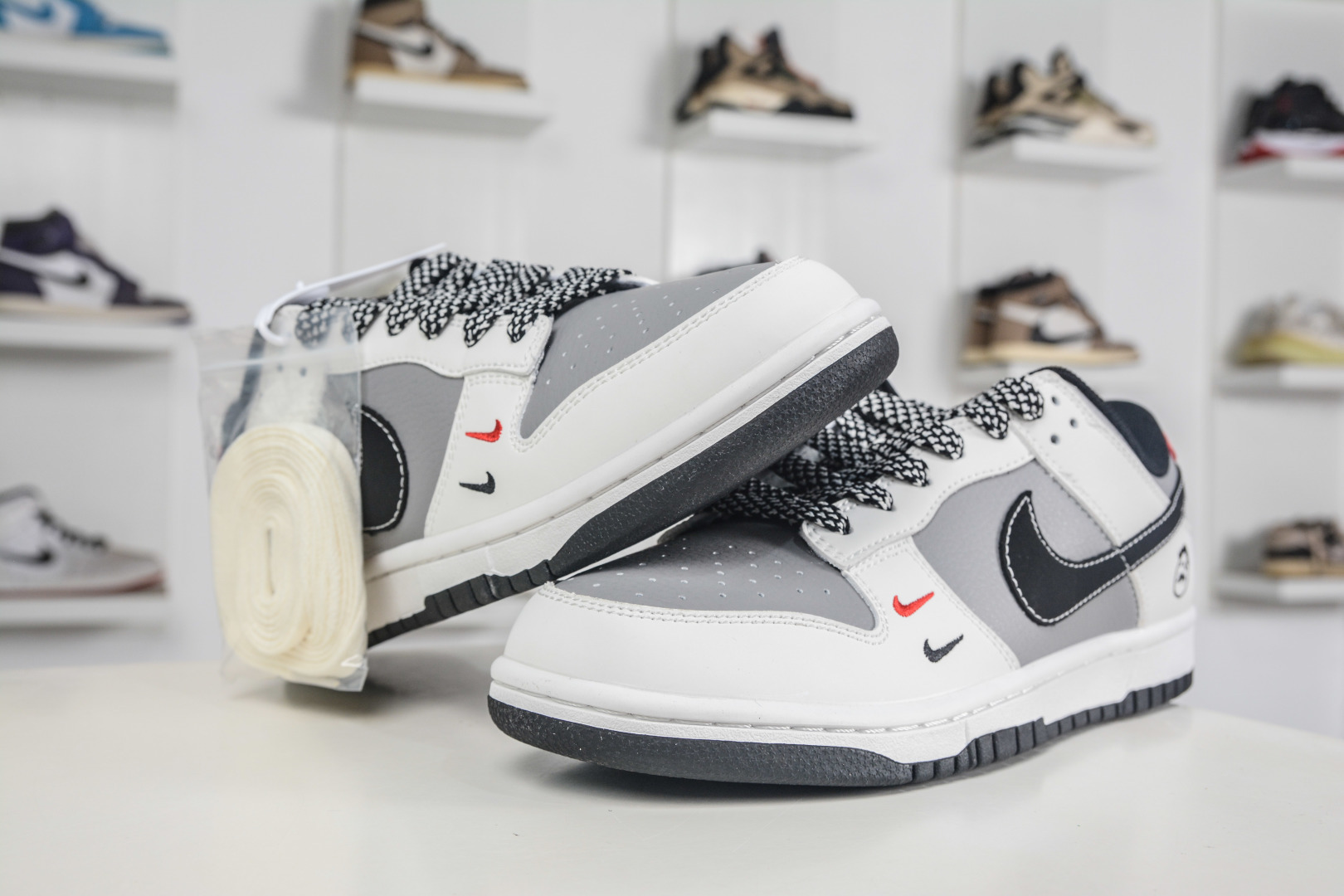 Nike SB DUNK Low 鬼脸涂鸦 白灰黑 XD6188-133-Top High Quatity Cheap Sneakers Fashion Clothing Clothes Bags handbags Shoes of all Brand wholesale With The best Quality And Beautiful Price from China Factory Chinese suppliers wholesaler seller Nike SB DUNK Low 鬼脸涂鸦 白灰黑 XD6188-133