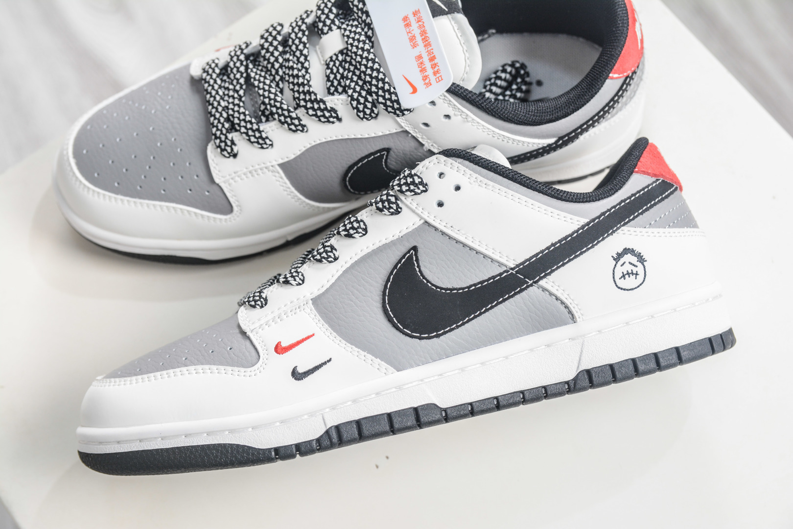 Nike SB DUNK Low 鬼脸涂鸦 白灰黑 XD6188-133-Top High Quatity Cheap Sneakers Fashion Clothing Clothes Bags handbags Shoes of all Brand wholesale With The best Quality And Beautiful Price from China Factory Chinese suppliers wholesaler seller Nike SB DUNK Low 鬼脸涂鸦 白灰黑 XD6188-133