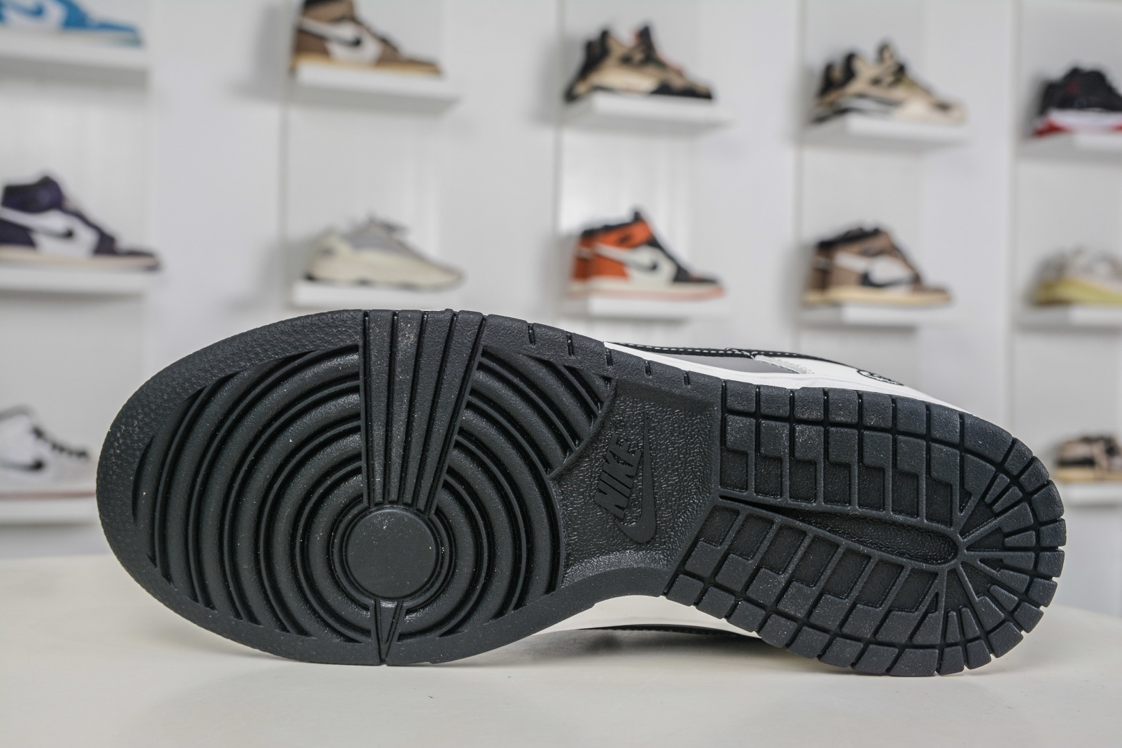 Nike SB DUNK Low 鬼脸涂鸦 白灰黑 XD6188-133-Top High Quatity Cheap Sneakers Fashion Clothing Clothes Bags handbags Shoes of all Brand wholesale With The best Quality And Beautiful Price from China Factory Chinese suppliers wholesaler seller Nike SB DUNK Low 鬼脸涂鸦 白灰黑 XD6188-133
