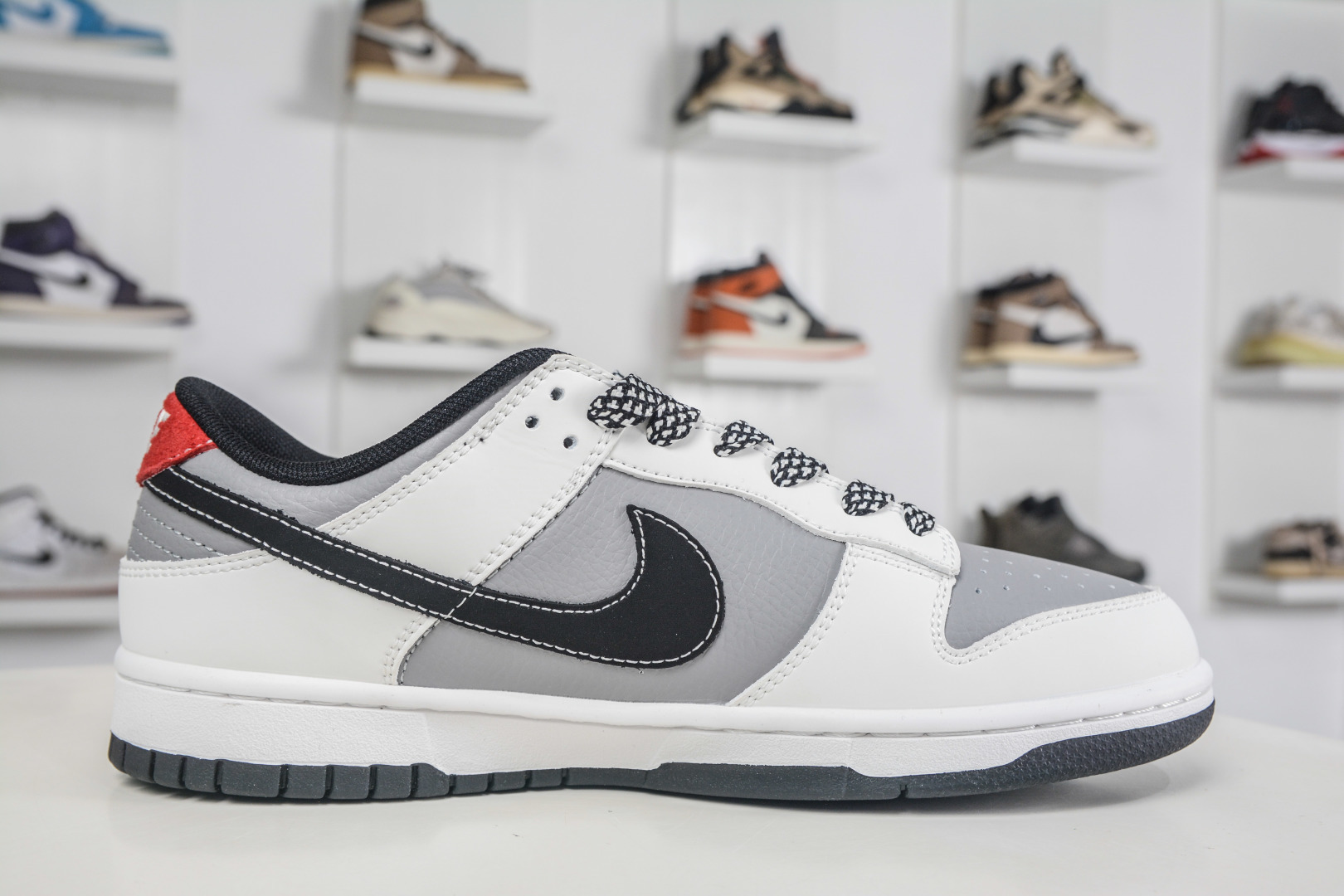 Nike SB DUNK Low 鬼脸涂鸦 白灰黑 XD6188-133-Top High Quatity Cheap Sneakers Fashion Clothing Clothes Bags handbags Shoes of all Brand wholesale With The best Quality And Beautiful Price from China Factory Chinese suppliers wholesaler seller Nike SB DUNK Low 鬼脸涂鸦 白灰黑 XD6188-133