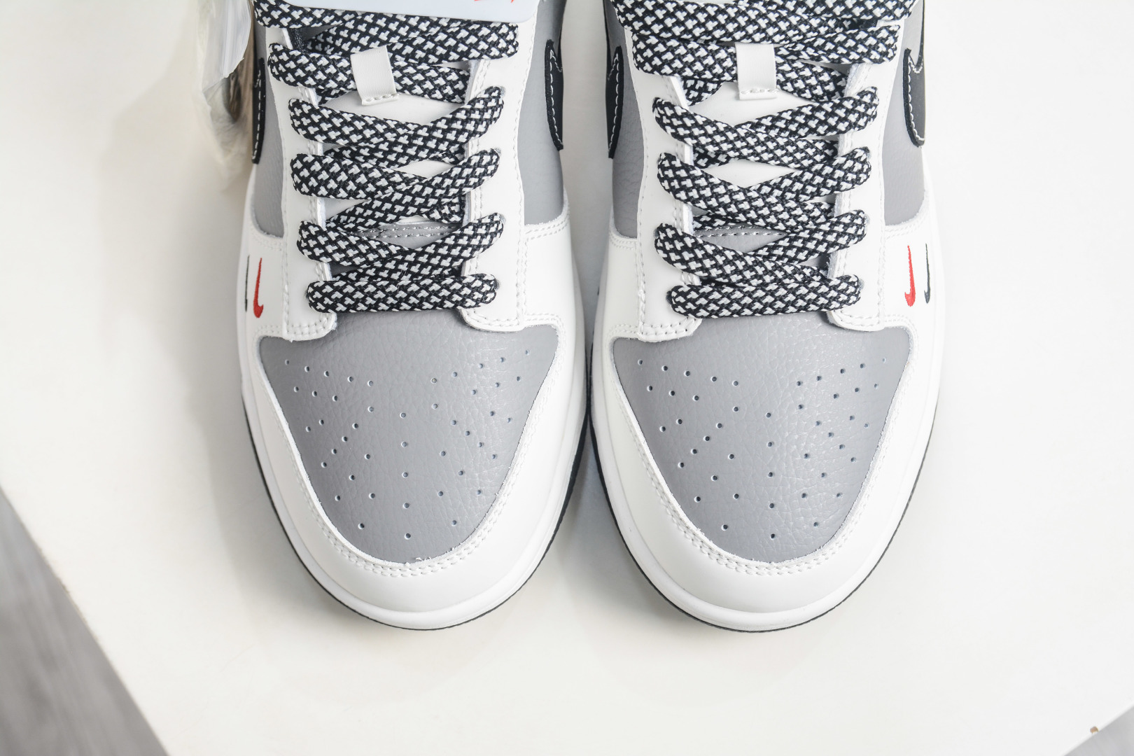 Nike SB DUNK Low 鬼脸涂鸦 白灰黑 XD6188-133-Top High Quatity Cheap Sneakers Fashion Clothing Clothes Bags handbags Shoes of all Brand wholesale With The best Quality And Beautiful Price from China Factory Chinese suppliers wholesaler seller Nike SB DUNK Low 鬼脸涂鸦 白灰黑 XD6188-133