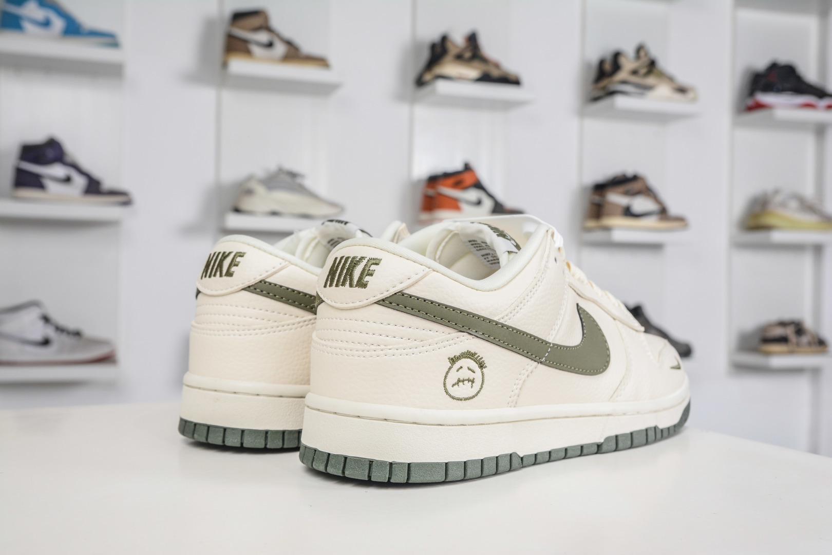 270 Nike SB DUNK Low 鬼脸涂鸦 米白军绿 TX1688-024