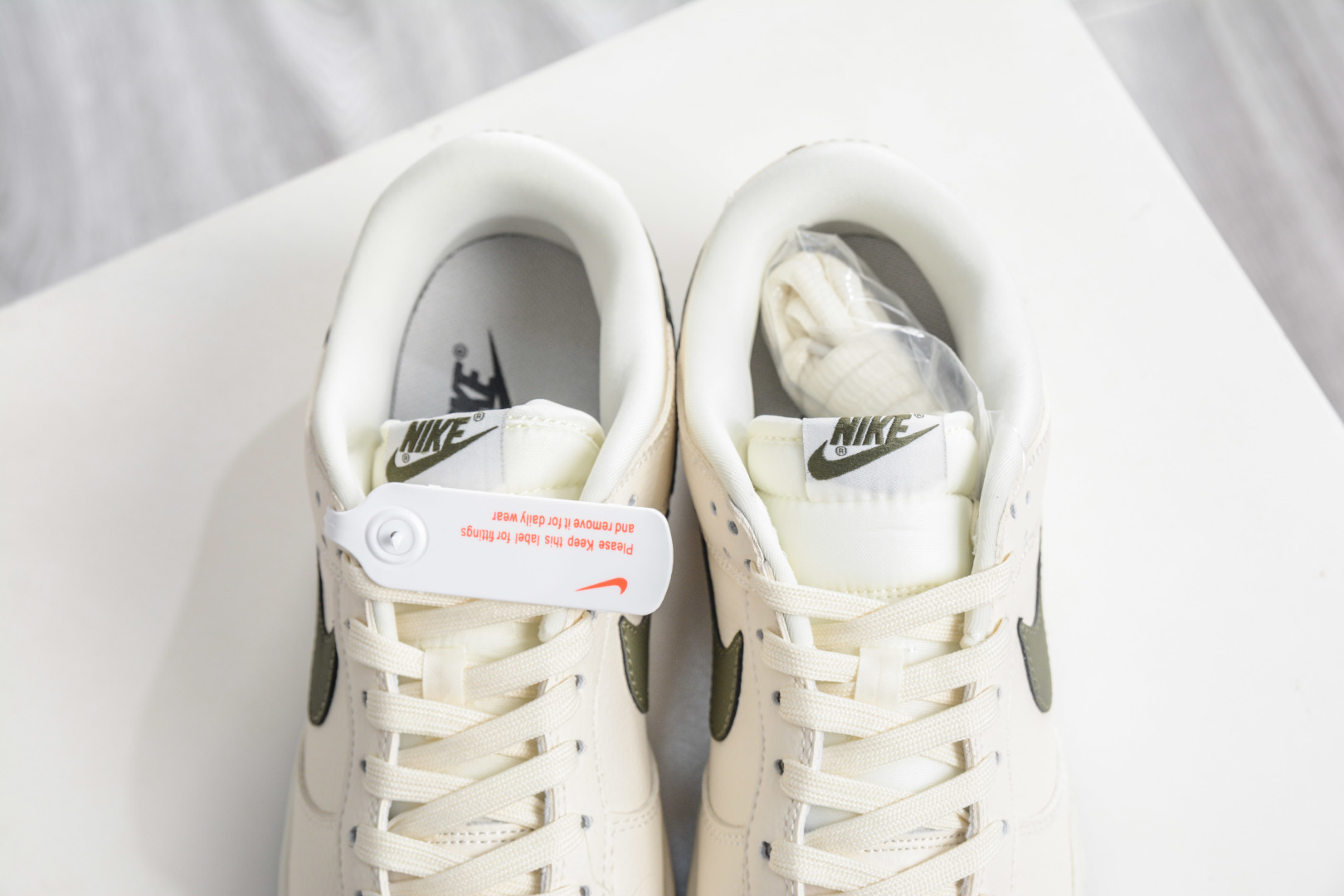 270 Nike SB DUNK Low 鬼脸涂鸦 米白军绿 TX1688-024