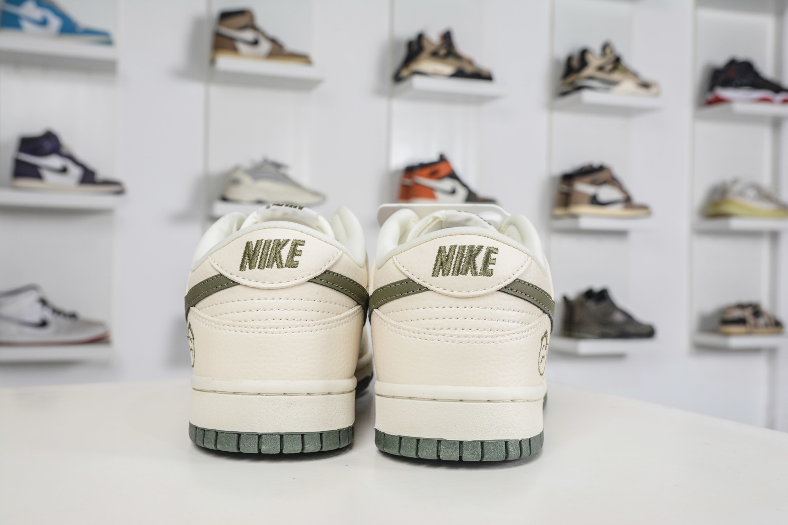 270 Nike SB DUNK Low 鬼脸涂鸦 米白军绿 TX1688-024