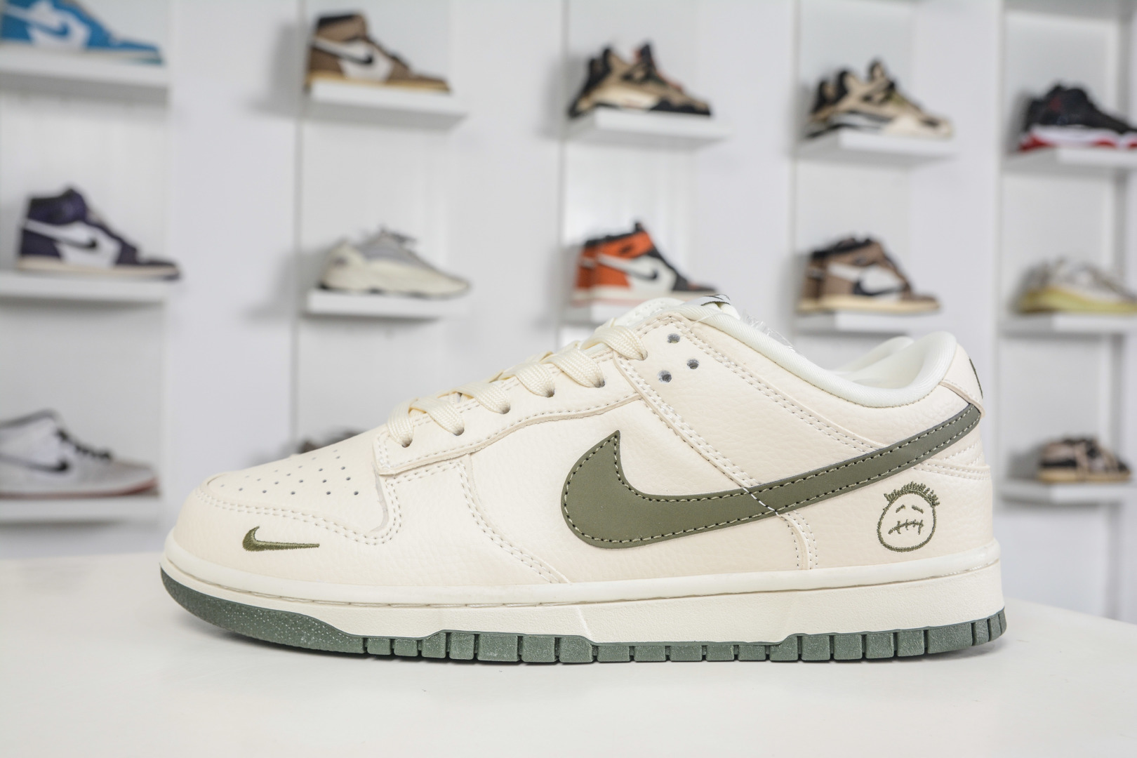 270 Nike SB DUNK Low 鬼脸涂鸦 米白军绿 TX1688-024