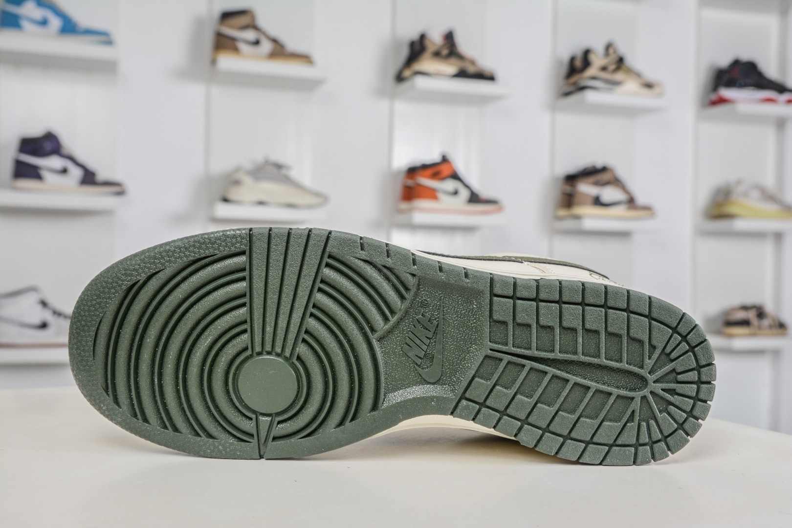 270 Nike SB DUNK Low 鬼脸涂鸦 米白军绿 TX1688-024