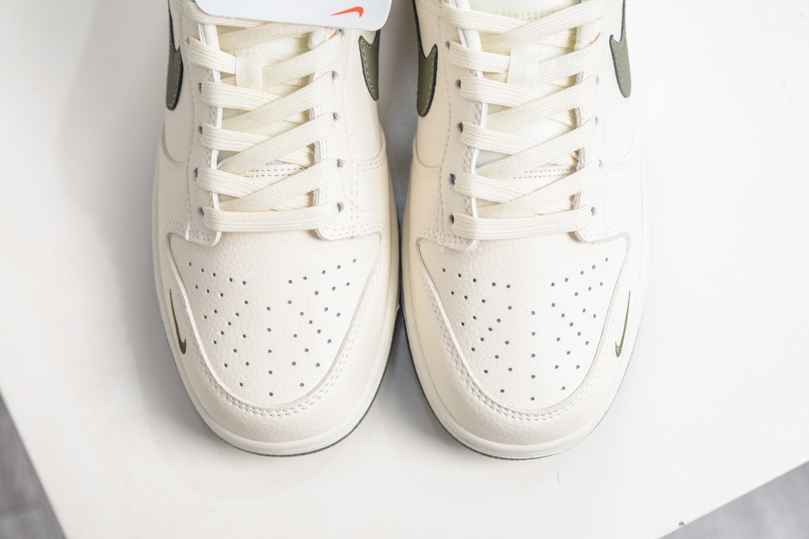 270 Nike SB DUNK Low 鬼脸涂鸦 米白军绿 TX1688-024
