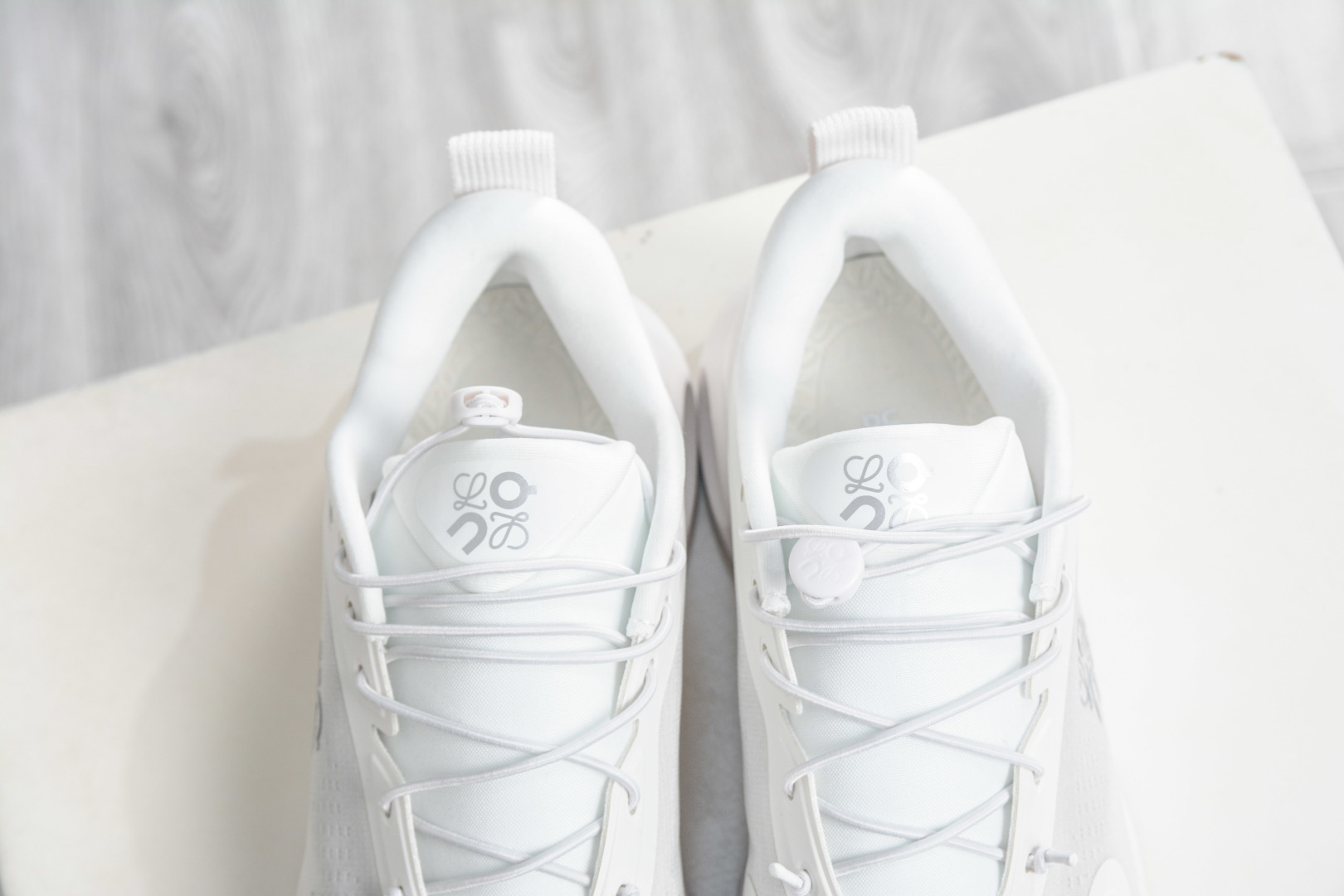 180 T版 LOEWE罗意威 x ON昂跑 联名款 Cloudsolo 系列低帮轻量舒适多功能休闲运动鞋 3MF3066-Chinese UA Cheap High Quatity Brand Clothes Bags handbags Sneakers wholesale wholesaler seller from China Factory suppliers Fashion Clothing Shoes best Quality Beautiful Price 180 T版 LOEWE罗意威 x ON昂跑 联名款 Cloudsolo 系列低帮轻量舒适多功能休闲运动鞋 3MF3066