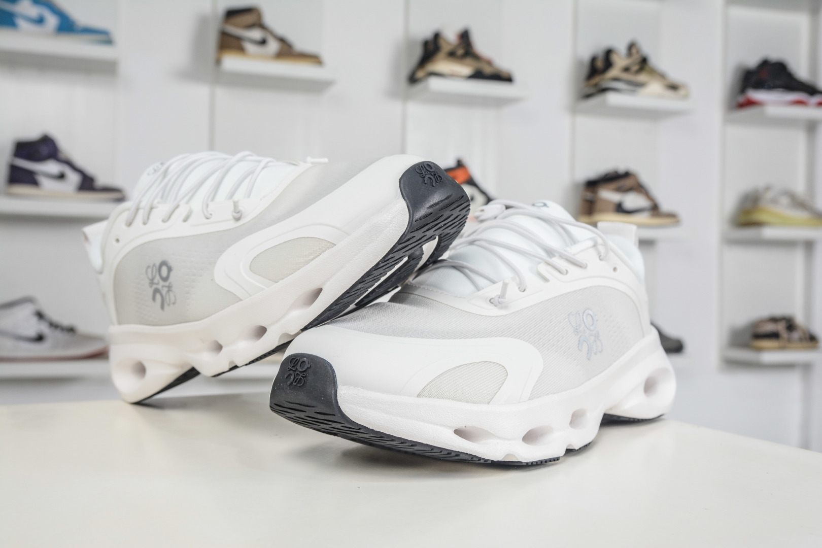 180 T版 LOEWE罗意威 x ON昂跑 联名款 Cloudsolo 系列低帮轻量舒适多功能休闲运动鞋 3MF3066-Chinese UA Cheap High Quatity Brand Clothes Bags handbags Sneakers wholesale wholesaler seller from China Factory suppliers Fashion Clothing Shoes best Quality Beautiful Price 180 T版 LOEWE罗意威 x ON昂跑 联名款 Cloudsolo 系列低帮轻量舒适多功能休闲运动鞋 3MF3066