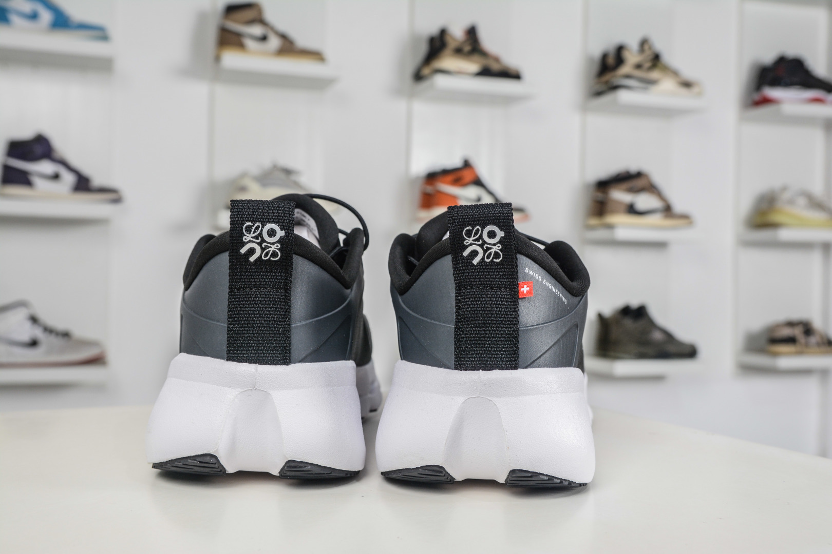 180 T版 LOEWE罗意威 x ON昂跑 联名款 Cloudsolo 系列低帮轻量舒适多功能休闲运动鞋 3MF3060-Chinese UA Cheap High Quatity Brand Clothes Bags handbags Sneakers wholesale wholesaler seller from China Factory suppliers Fashion Clothing Shoes best Quality Beautiful Price 180 T版 LOEWE罗意威 x ON昂跑 联名款 Cloudsolo 系列低帮轻量舒适多功能休闲运动鞋 3MF3060