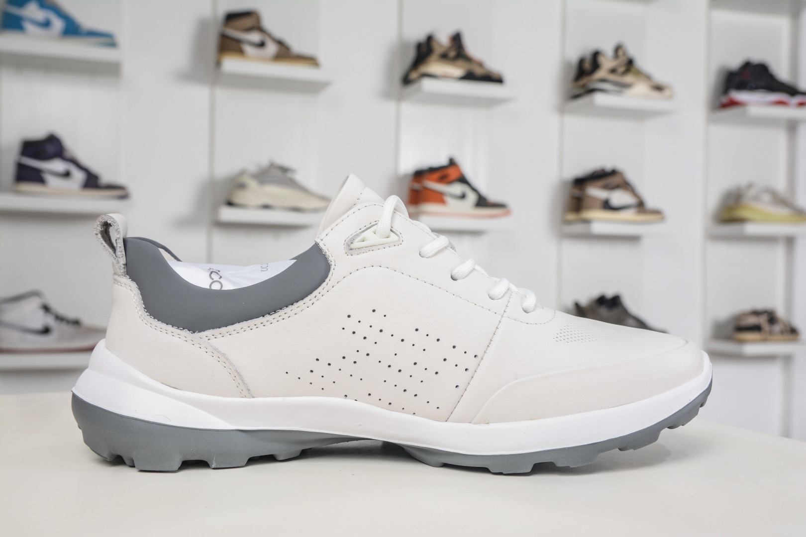 300 ECCO爱步新款户外鞋 缓震耐磨越野跑鞋男健步BIOMC系列 870909-010