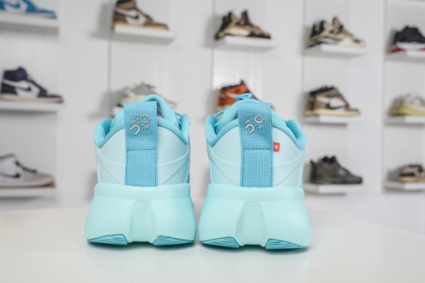 180 T版 LOEWE罗意威 x ON昂跑 联名款 Cloudsolo 系列低帮轻量舒适多功能休闲运动鞋 3MF3066-Chinese UA Cheap High Quatity Brand Clothes Bags handbags Sneakers wholesale wholesaler seller from China Factory suppliers Fashion Clothing Shoes best Quality Beautiful Price 180 T版 LOEWE罗意威 x ON昂跑 联名款 Cloudsolo 系列低帮轻量舒适多功能休闲运动鞋 3MF3066