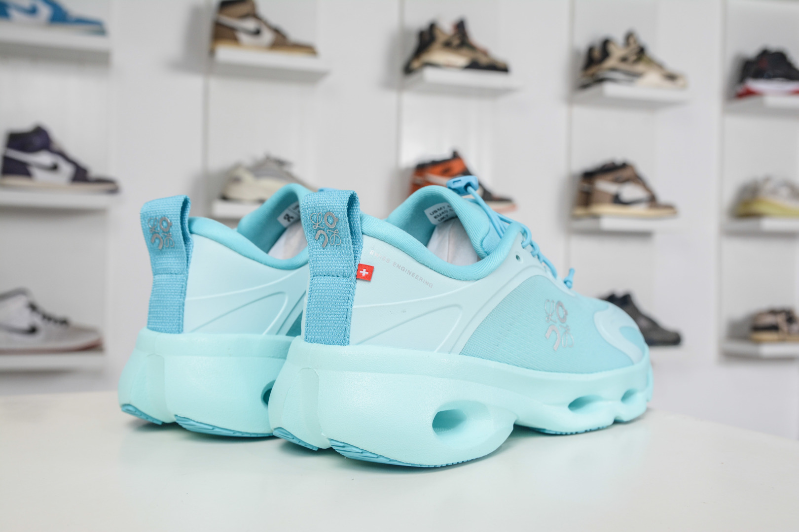 180 T版 LOEWE罗意威 x ON昂跑 联名款 Cloudsolo 系列低帮轻量舒适多功能休闲运动鞋 3MF3066-Chinese UA Cheap High Quatity Brand Clothes Bags handbags Sneakers wholesale wholesaler seller from China Factory suppliers Fashion Clothing Shoes best Quality Beautiful Price 180 T版 LOEWE罗意威 x ON昂跑 联名款 Cloudsolo 系列低帮轻量舒适多功能休闲运动鞋 3MF3066