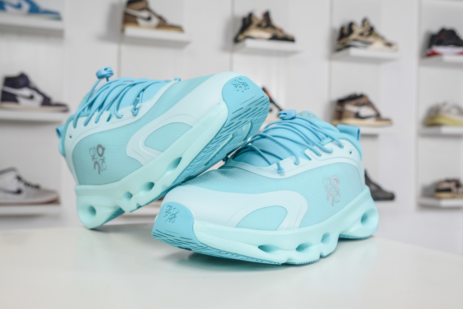 180 T版 LOEWE罗意威 x ON昂跑 联名款 Cloudsolo 系列低帮轻量舒适多功能休闲运动鞋 3MF3066-Chinese UA Cheap High Quatity Brand Clothes Bags handbags Sneakers wholesale wholesaler seller from China Factory suppliers Fashion Clothing Shoes best Quality Beautiful Price 180 T版 LOEWE罗意威 x ON昂跑 联名款 Cloudsolo 系列低帮轻量舒适多功能休闲运动鞋 3MF3066
