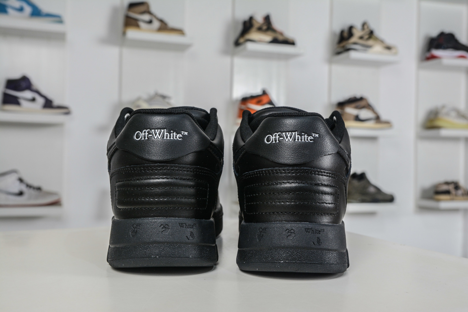240 X版 Off-White Out of Office 低帮时尚板鞋 全黑