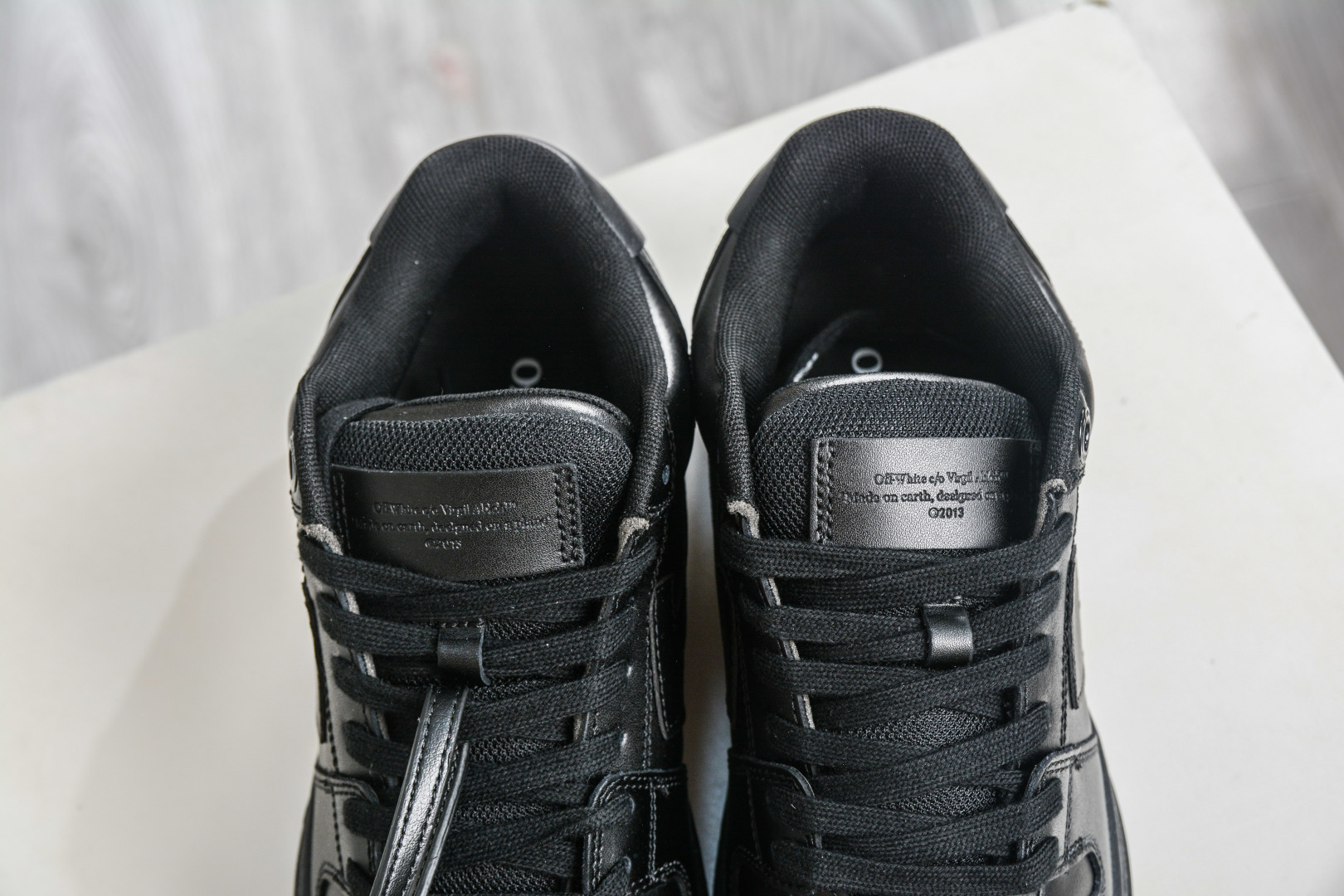 240 X版 Off-White Out of Office 低帮时尚板鞋 全黑