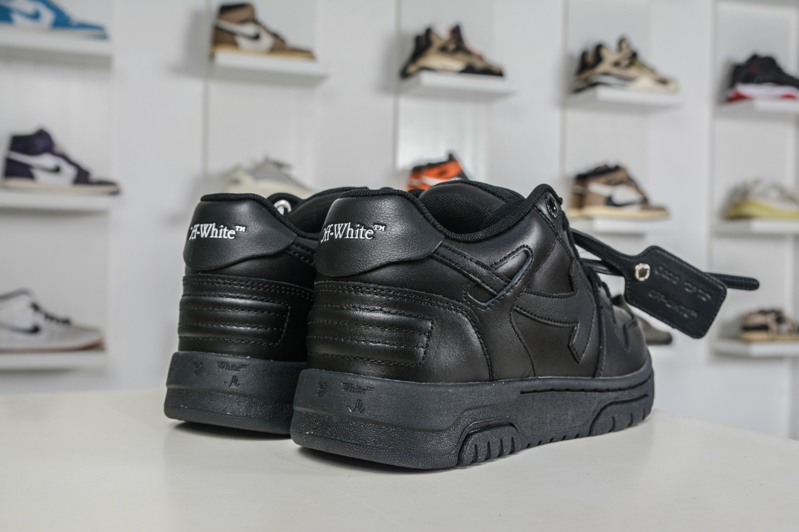 240 X版 Off-White Out of Office 低帮时尚板鞋 全黑
