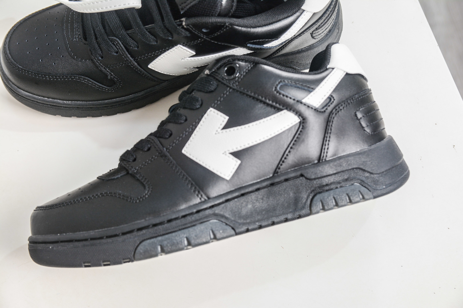 240 X版 Off-White Out of Office 低帮时尚板鞋 黑白-Chinese UA Cheap High Quatity Brand Clothes Bags handbags Sneakers wholesale wholesaler seller from China Factory suppliers Fashion Clothing Shoes best Quality Beautiful Price 240 X版 Off-White Out of Office 低帮时尚板鞋 黑白