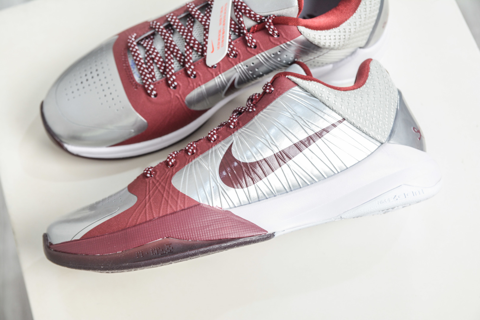 灭世NK Kobe 5 Protro ”Zebra” 科比5代 宾夕法尼亚高中银红色 灭世海外球员版 IM0557-001