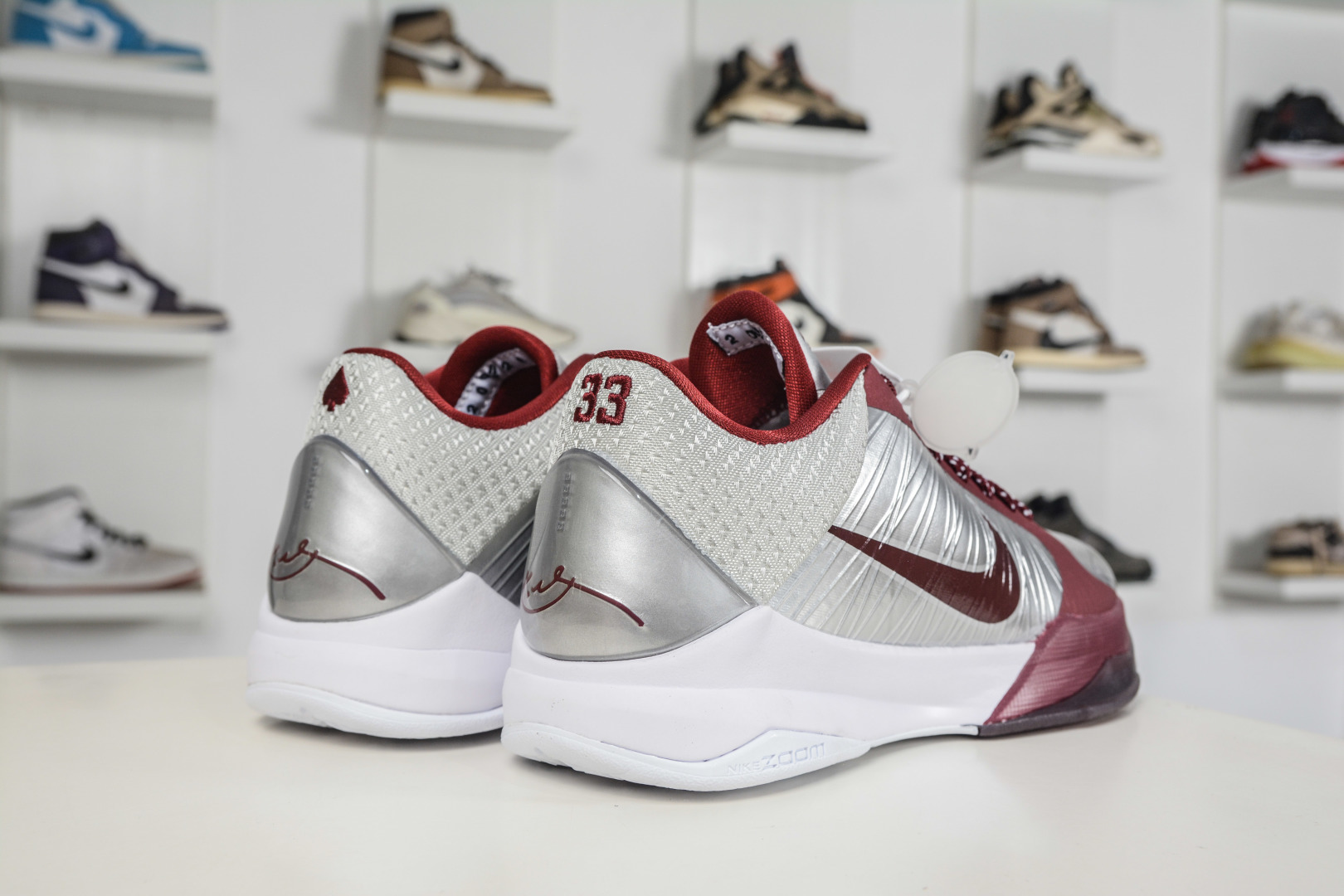 灭世NK Kobe 5 Protro ”Zebra” 科比5代 宾夕法尼亚高中银红色 灭世海外球员版 IM0557-001