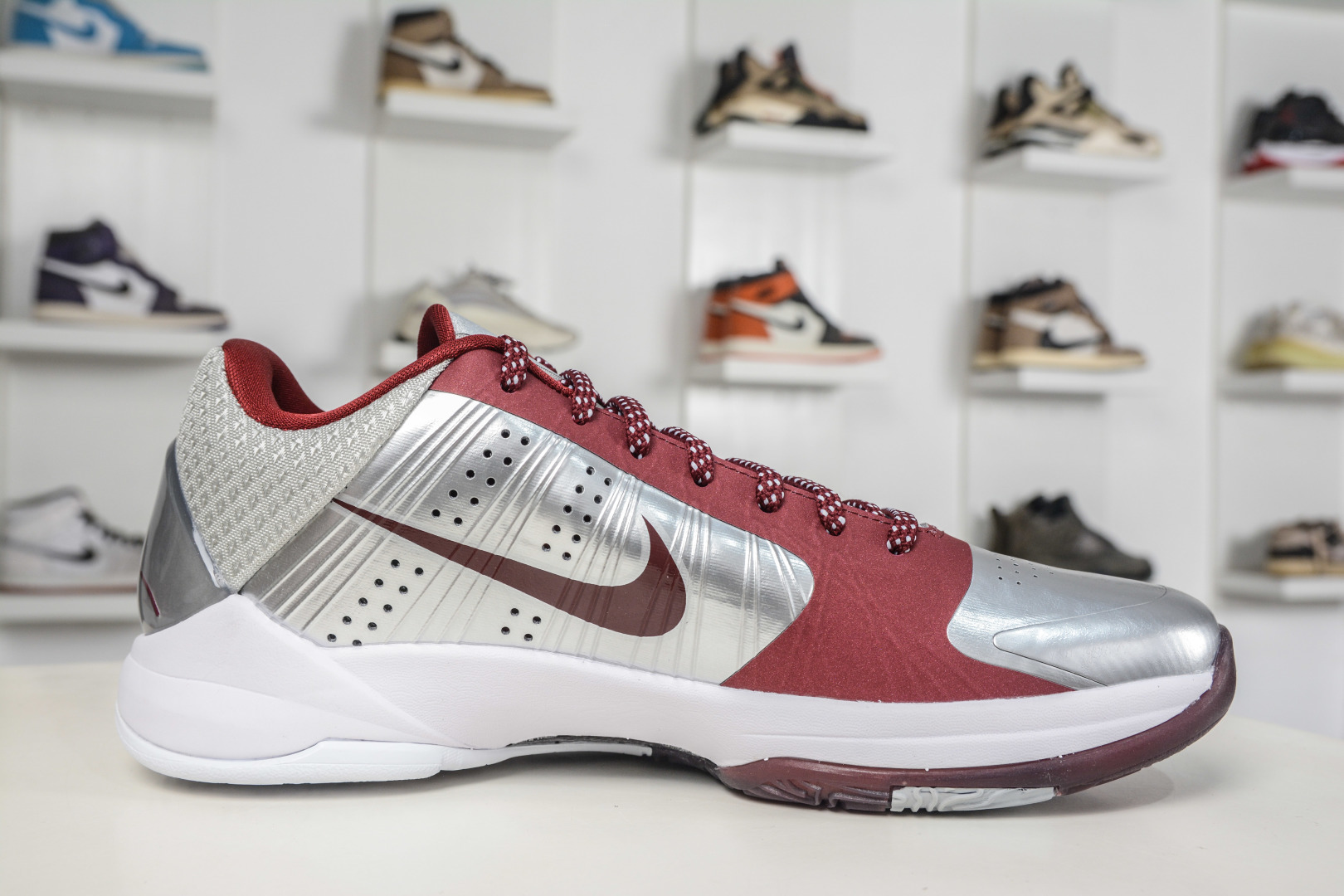 灭世NK Kobe 5 Protro ”Zebra” 科比5代 宾夕法尼亚高中银红色 灭世海外球员版 IM0557-001