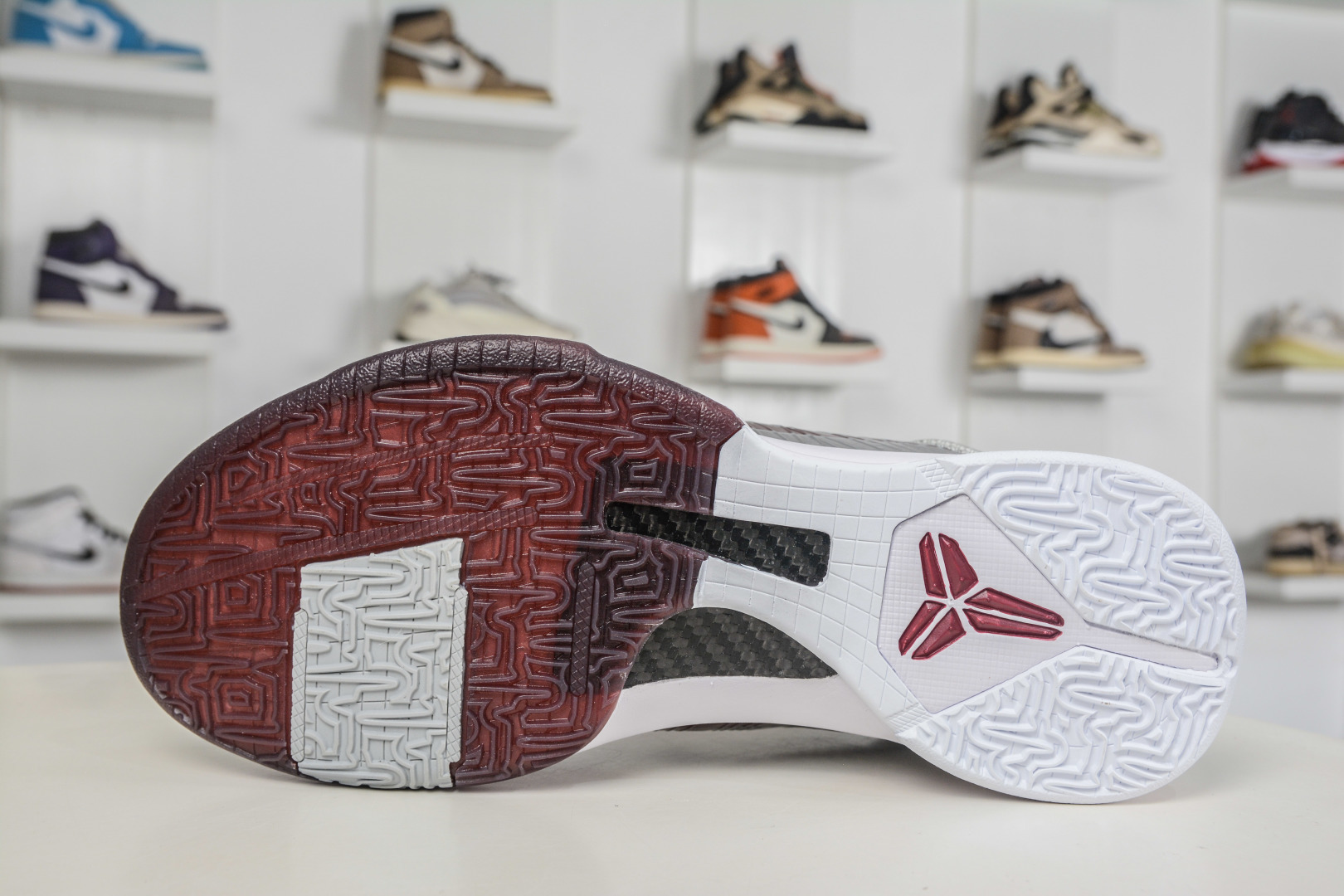 灭世NK Kobe 5 Protro ”Zebra” 科比5代 宾夕法尼亚高中银红色 灭世海外球员版 IM0557-001