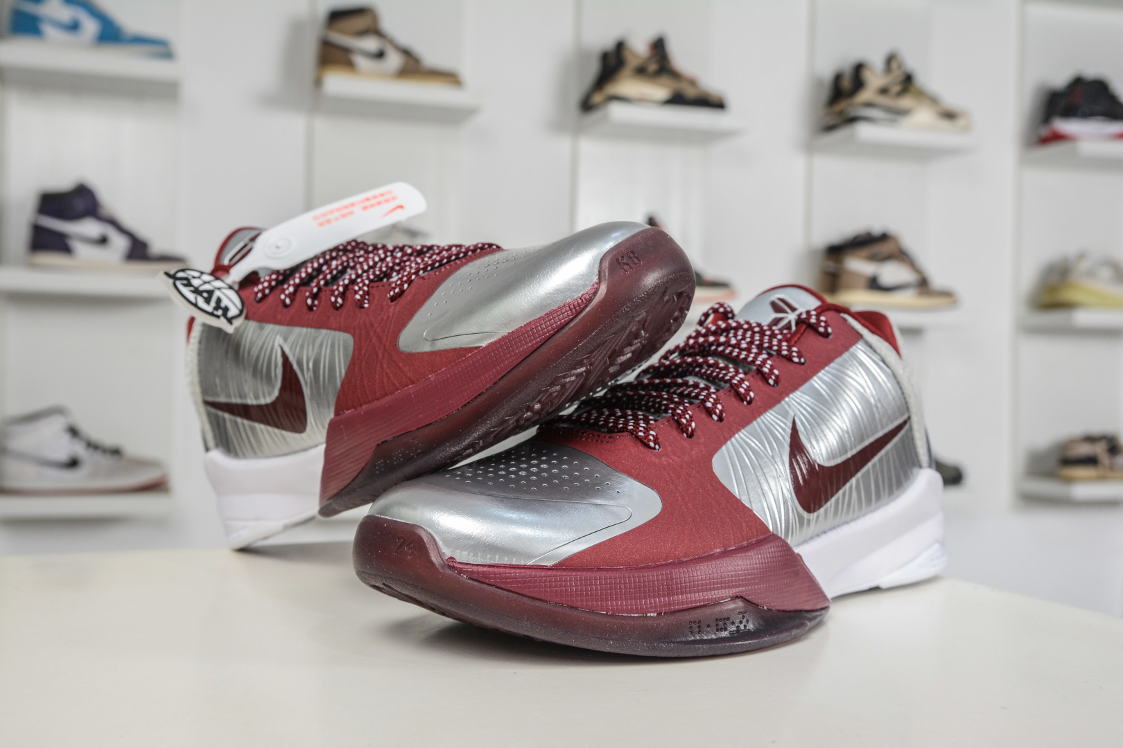 灭世NK Kobe 5 Protro ”Zebra” 科比5代 宾夕法尼亚高中银红色 灭世海外球员版 IM0557-001