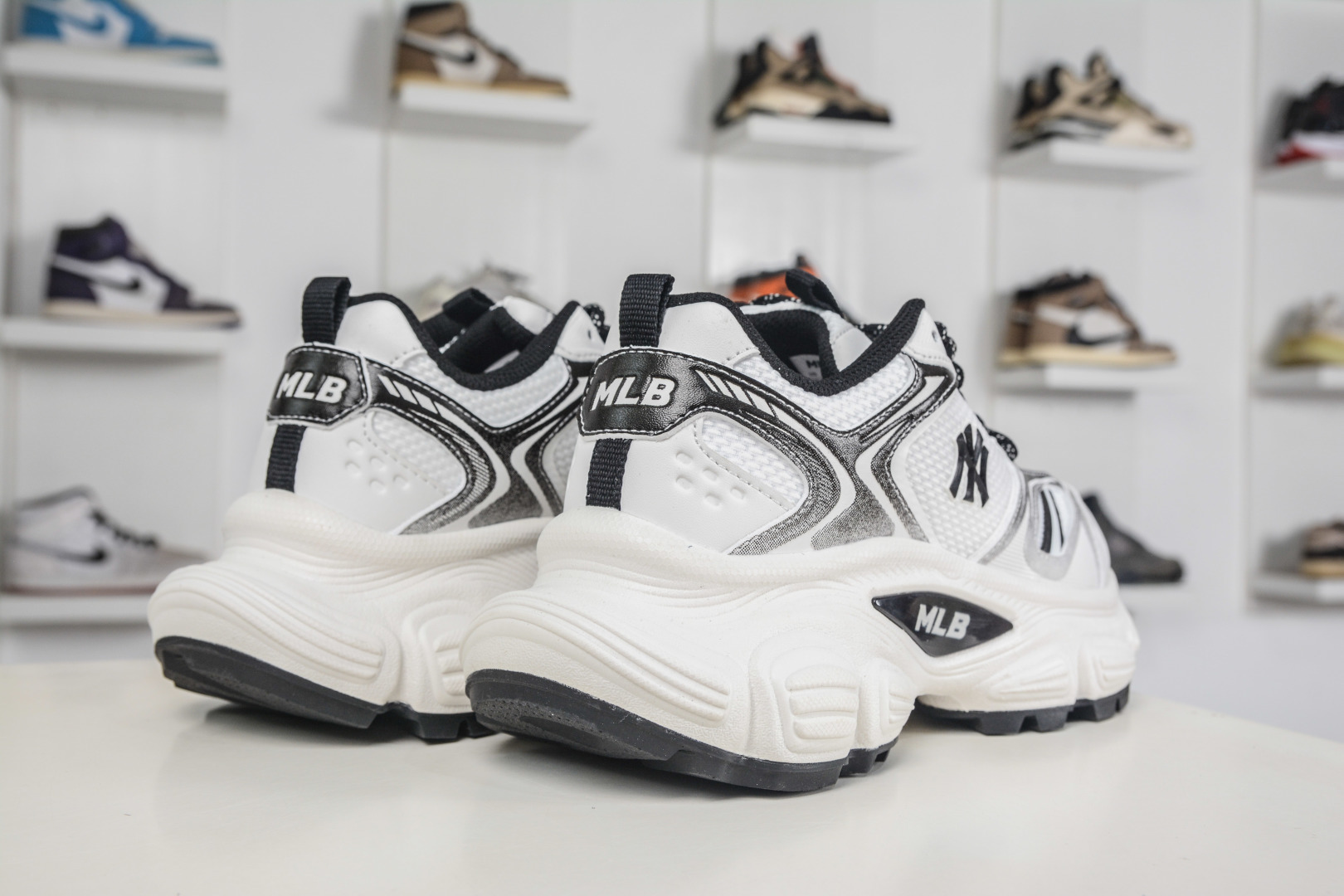 200 MLB Chunky Runner Basic 老爹鞋系列低帮轻量增高厚底百搭休闲运动慢跑鞋 3ASHWC36N 50WHS S-Chinese UA Cheap High Quatity Brand Clothes Bags handbags Sneakers wholesale wholesaler seller from China Factory suppliers Fashion Clothing Shoes best Quality Beautiful Price 200 MLB Chunky Runner Basic 老爹鞋系列低帮轻量增高厚底百搭休闲运动慢跑鞋 3ASHWC36N 50WHS S