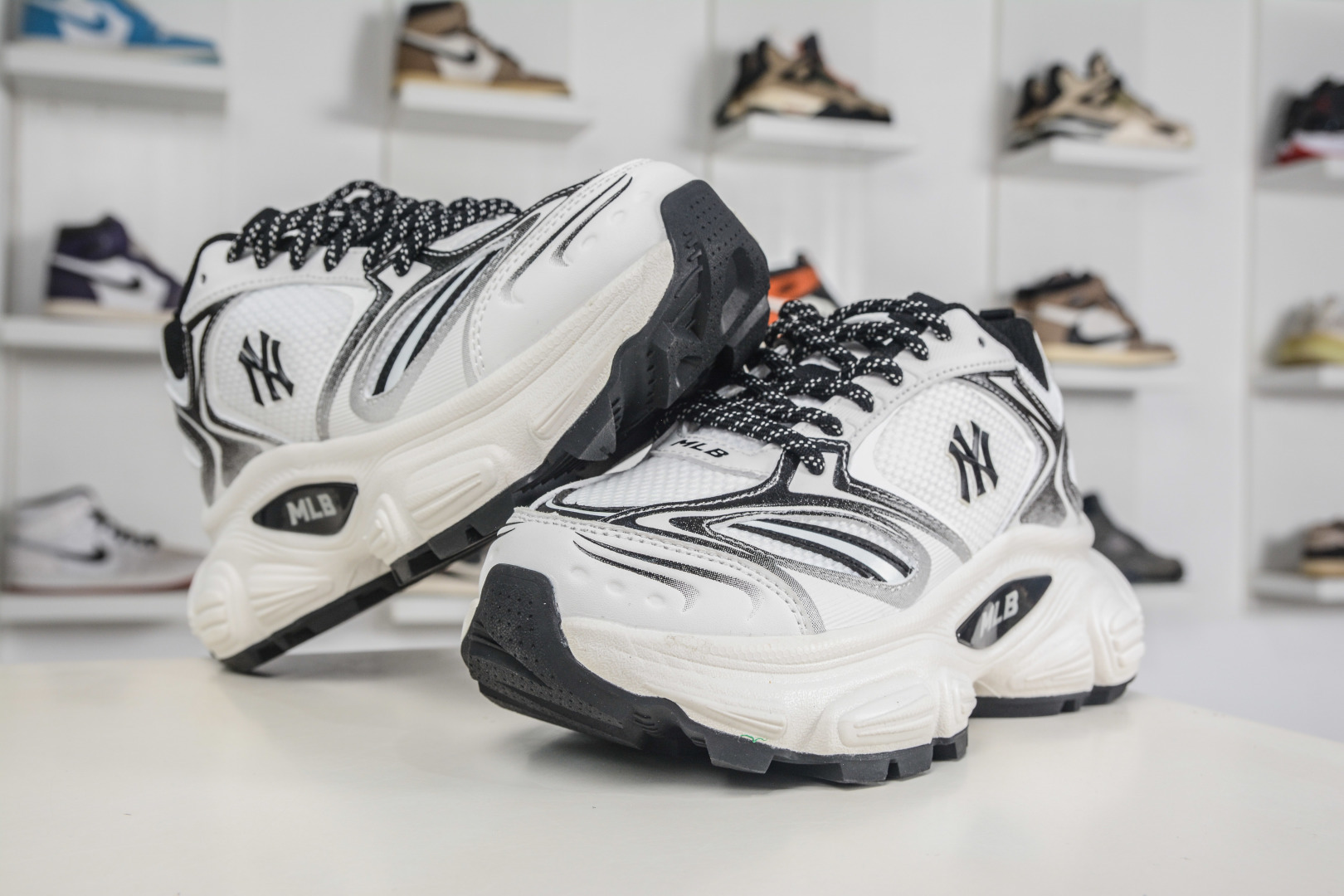 200 MLB Chunky Runner Basic 老爹鞋系列低帮轻量增高厚底百搭休闲运动慢跑鞋 3ASHWC36N 50WHS S-Chinese UA Cheap High Quatity Brand Clothes Bags handbags Sneakers wholesale wholesaler seller from China Factory suppliers Fashion Clothing Shoes best Quality Beautiful Price 200 MLB Chunky Runner Basic 老爹鞋系列低帮轻量增高厚底百搭休闲运动慢跑鞋 3ASHWC36N 50WHS S