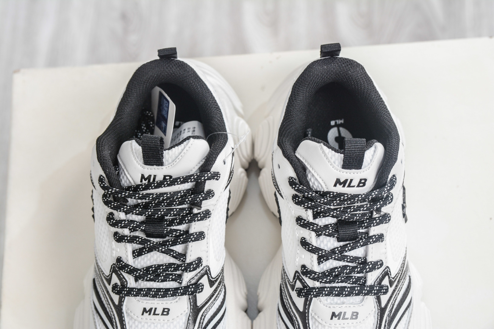 200 MLB Chunky Runner Basic 老爹鞋系列低帮轻量增高厚底百搭休闲运动慢跑鞋 3ASHWC36N 50WHS S-Chinese UA Cheap High Quatity Brand Clothes Bags handbags Sneakers wholesale wholesaler seller from China Factory suppliers Fashion Clothing Shoes best Quality Beautiful Price 200 MLB Chunky Runner Basic 老爹鞋系列低帮轻量增高厚底百搭休闲运动慢跑鞋 3ASHWC36N 50WHS S