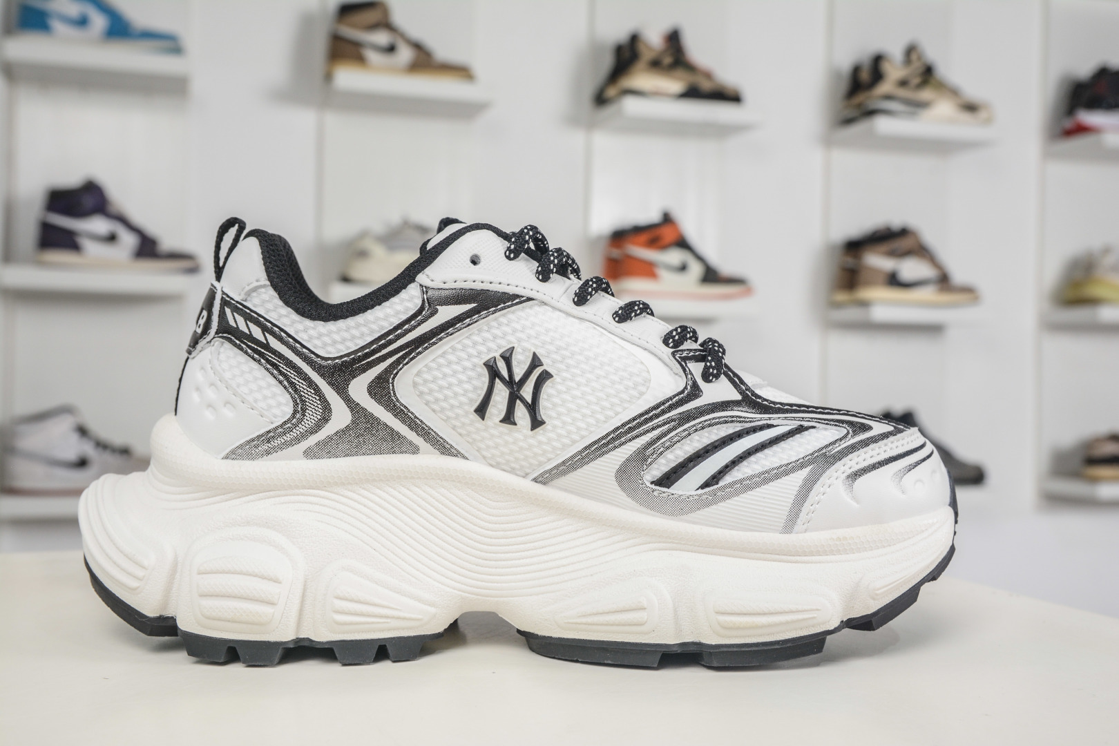 200 MLB Chunky Runner Basic 老爹鞋系列低帮轻量增高厚底百搭休闲运动慢跑鞋 3ASHWC36N 50WHS S-Chinese UA Cheap High Quatity Brand Clothes Bags handbags Sneakers wholesale wholesaler seller from China Factory suppliers Fashion Clothing Shoes best Quality Beautiful Price 200 MLB Chunky Runner Basic 老爹鞋系列低帮轻量增高厚底百搭休闲运动慢跑鞋 3ASHWC36N 50WHS S