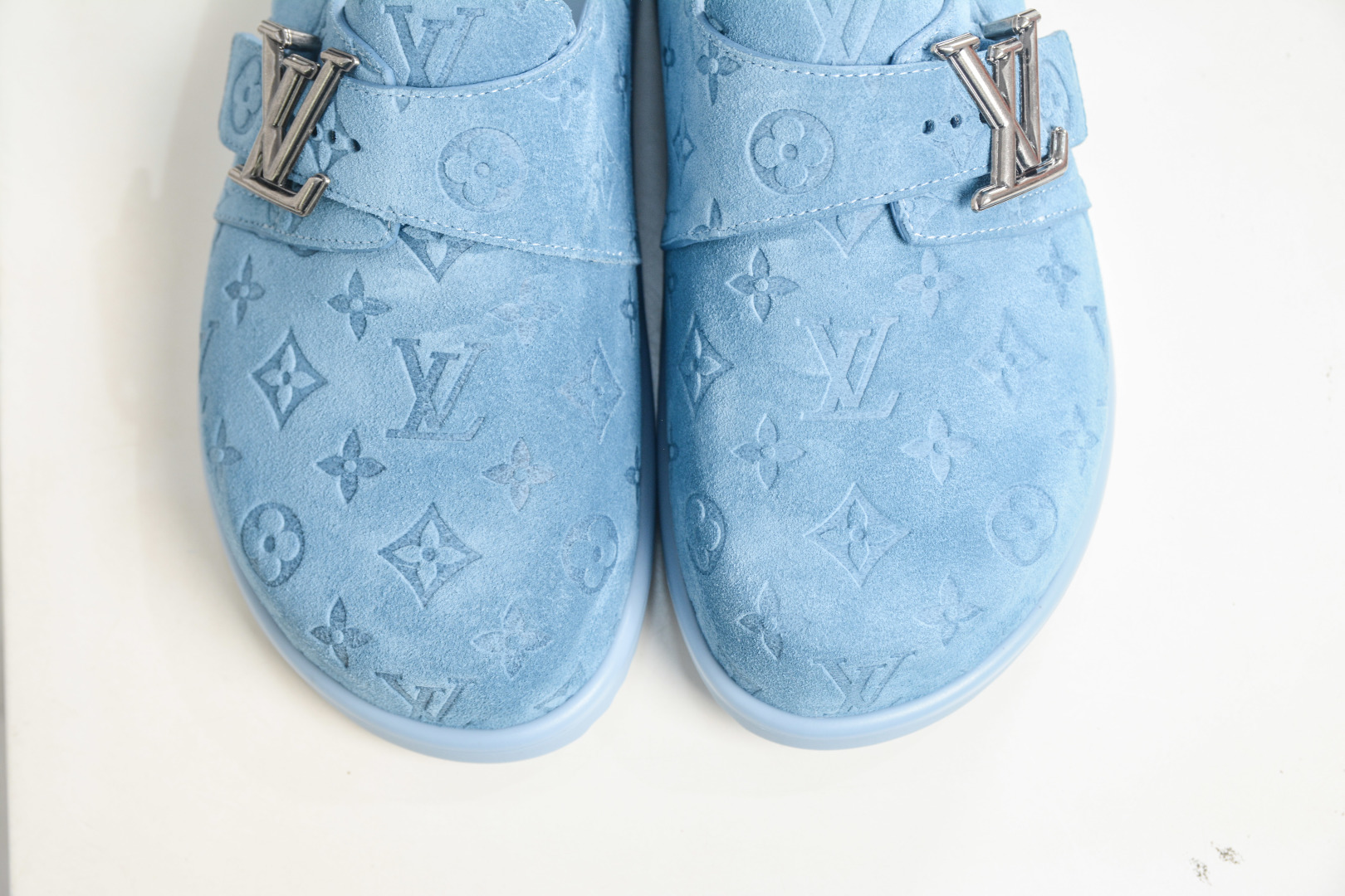 380 Lv 驴家 Easy 绒面小牛皮 勃肯半包头拖鞋-Chinese UA Cheap High Quatity Brand Clothes Bags handbags Sneakers wholesale wholesaler seller from China Factory suppliers Fashion Clothing Shoes best Quality Beautiful Price 380 Lv 驴家 Easy 绒面小牛皮 勃肯半包头拖鞋
