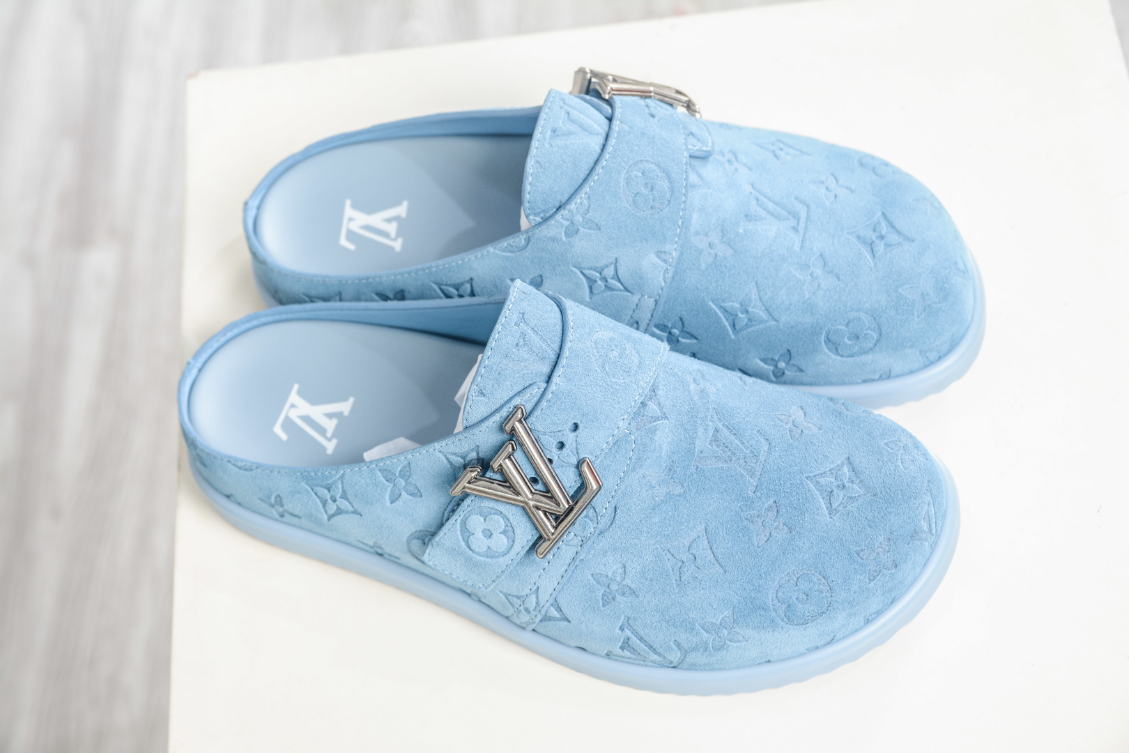 380 Lv 驴家 Easy 绒面小牛皮 勃肯半包头拖鞋-Chinese UA Cheap High Quatity Brand Clothes Bags handbags Sneakers wholesale wholesaler seller from China Factory suppliers Fashion Clothing Shoes best Quality Beautiful Price 380 Lv 驴家 Easy 绒面小牛皮 勃肯半包头拖鞋