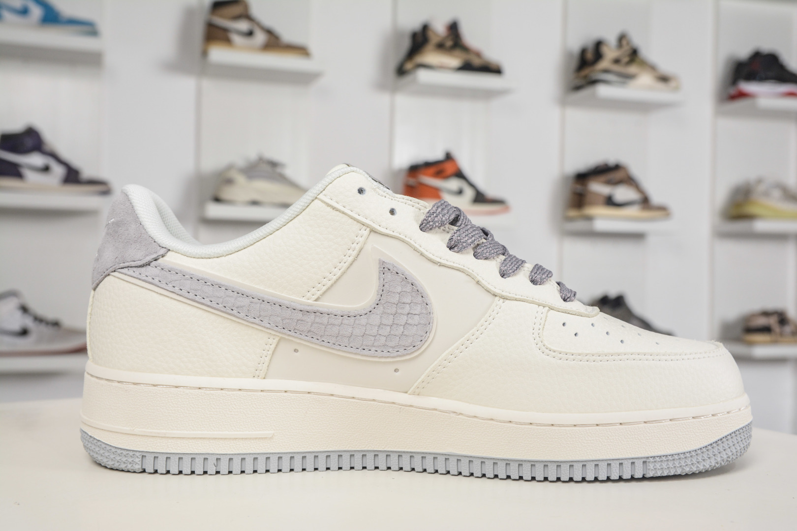 Nike Air Force 1 Low 07 米白灰 DN9688-107-Top High Quatity Cheap Sneakers Fashion Clothing Clothes Bags handbags Shoes of all Brand wholesale With The best Quality And Beautiful Price from China Factory Chinese suppliers wholesaler seller Nike Air Force 1 Low 07 米白灰 DN9688-107