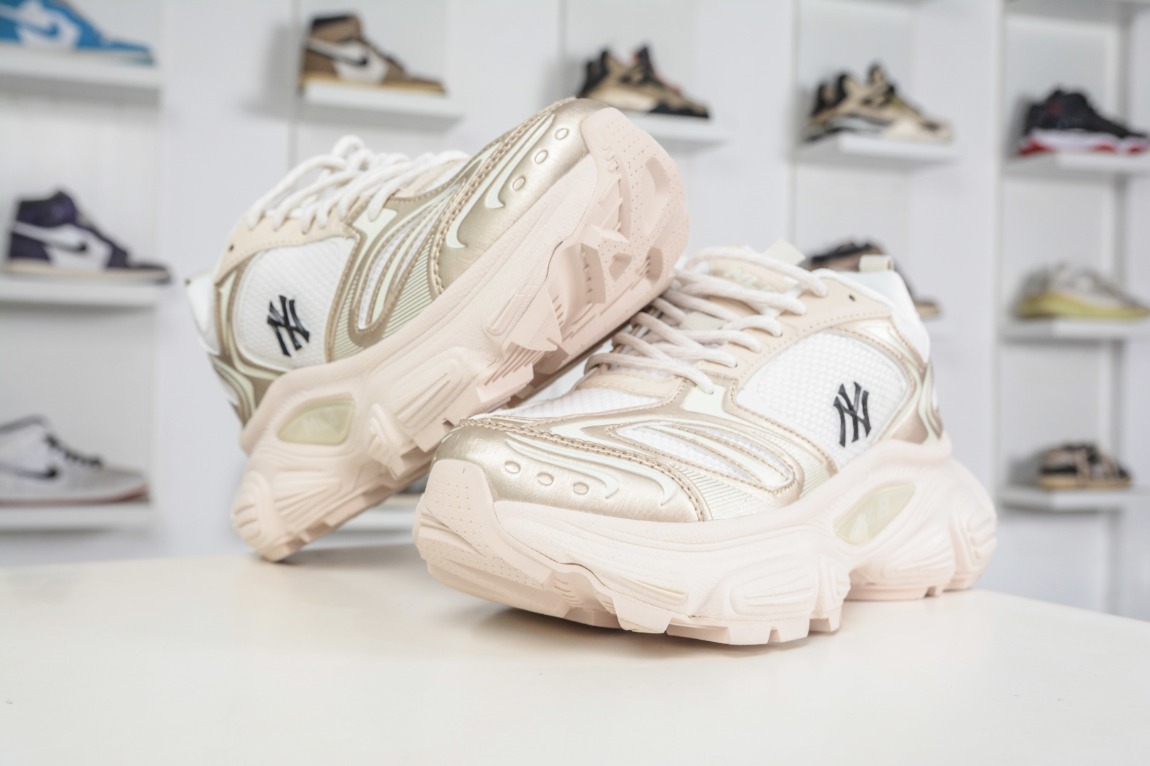 MLB Chunky Runner Basic 老爹鞋系列低帮轻量增高厚底百搭休闲运动慢跑鞋 3ASHWC36N-50GOS-Top High Quatity Cheap Sneakers Fashion Clothing Clothes Bags handbags Shoes of all Brand wholesale With The best Quality And Beautiful Price from China Factory Chinese suppliers wholesaler seller MLB Chunky Runner Basic 老爹鞋系列低帮轻量增高厚底百搭休闲运动慢跑鞋 3ASHWC36N-50GOS