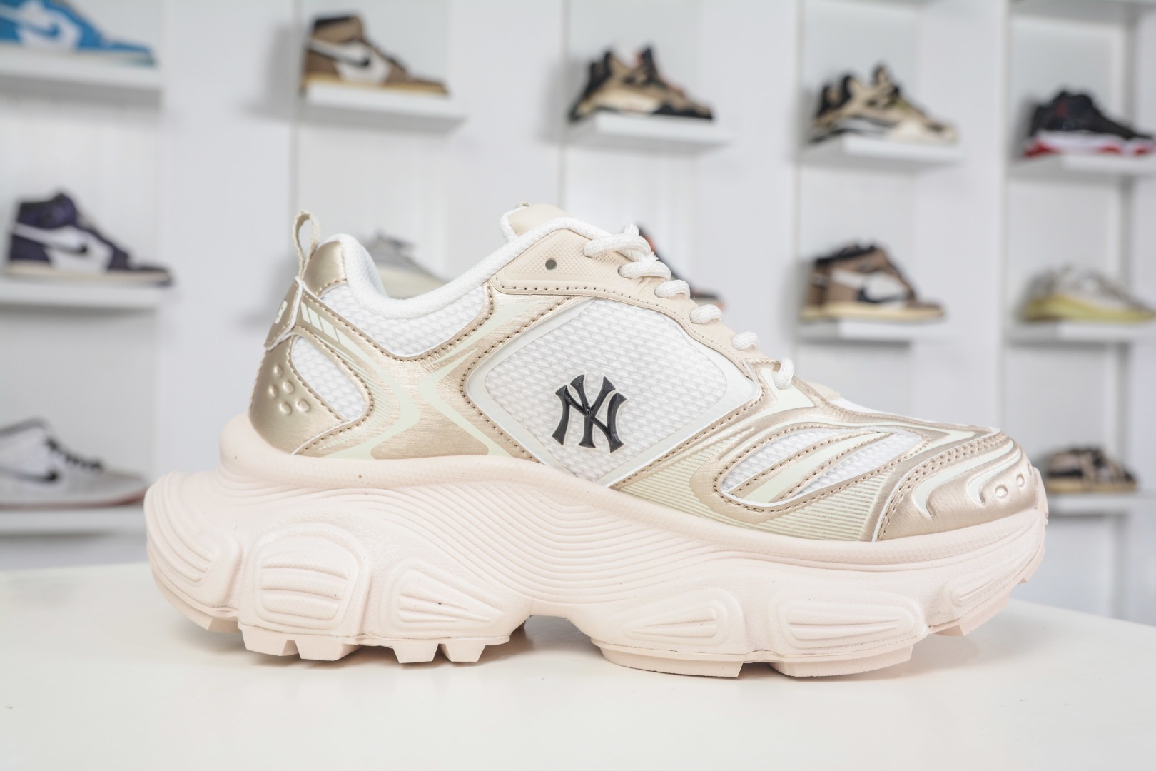 MLB Chunky Runner Basic 老爹鞋系列低帮轻量增高厚底百搭休闲运动慢跑鞋 3ASHWC36N-50GOS-Top High Quatity Cheap Sneakers Fashion Clothing Clothes Bags handbags Shoes of all Brand wholesale With The best Quality And Beautiful Price from China Factory Chinese suppliers wholesaler seller MLB Chunky Runner Basic 老爹鞋系列低帮轻量增高厚底百搭休闲运动慢跑鞋 3ASHWC36N-50GOS
