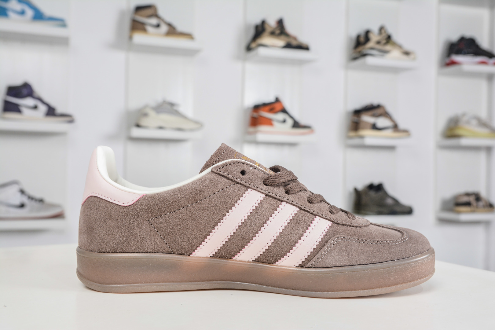 AD Original Gazelle Indoor Trainers 瞪羚室内鞋系列低帮复古百搭休闲运动德训风板鞋 JR2431-Top High Quatity Cheap Sneakers Fashion Clothing Clothes Bags handbags Shoes of all Brand wholesale With The best Quality And Beautiful Price from China Factory Chinese suppliers wholesaler seller AD Original Gazelle Indoor Trainers 瞪羚室内鞋系列低帮复古百搭休闲运动德训风板鞋 JR2431