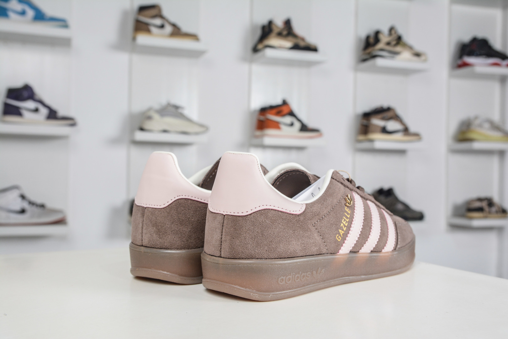 AD Original Gazelle Indoor Trainers 瞪羚室内鞋系列低帮复古百搭休闲运动德训风板鞋 JR2431-Top High Quatity Cheap Sneakers Fashion Clothing Clothes Bags handbags Shoes of all Brand wholesale With The best Quality And Beautiful Price from China Factory Chinese suppliers wholesaler seller AD Original Gazelle Indoor Trainers 瞪羚室内鞋系列低帮复古百搭休闲运动德训风板鞋 JR2431