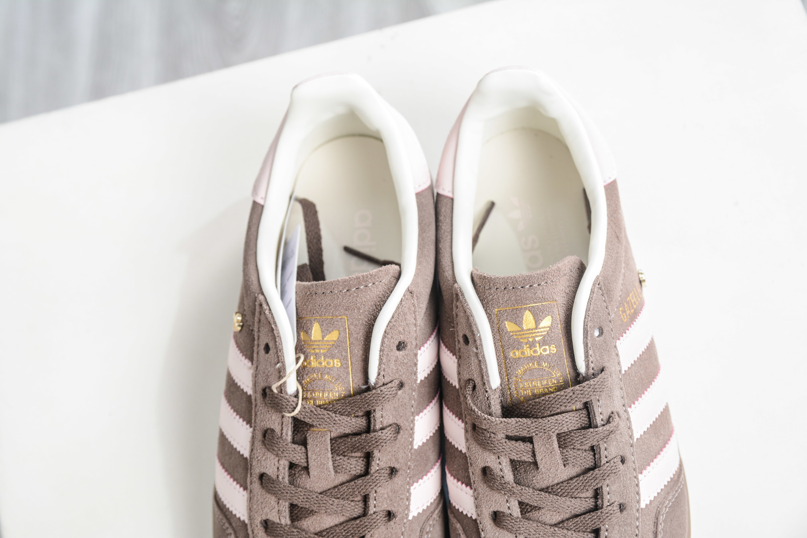 AD Original Gazelle Indoor Trainers 瞪羚室内鞋系列低帮复古百搭休闲运动德训风板鞋 JR2431-Top High Quatity Cheap Sneakers Fashion Clothing Clothes Bags handbags Shoes of all Brand wholesale With The best Quality And Beautiful Price from China Factory Chinese suppliers wholesaler seller AD Original Gazelle Indoor Trainers 瞪羚室内鞋系列低帮复古百搭休闲运动德训风板鞋 JR2431