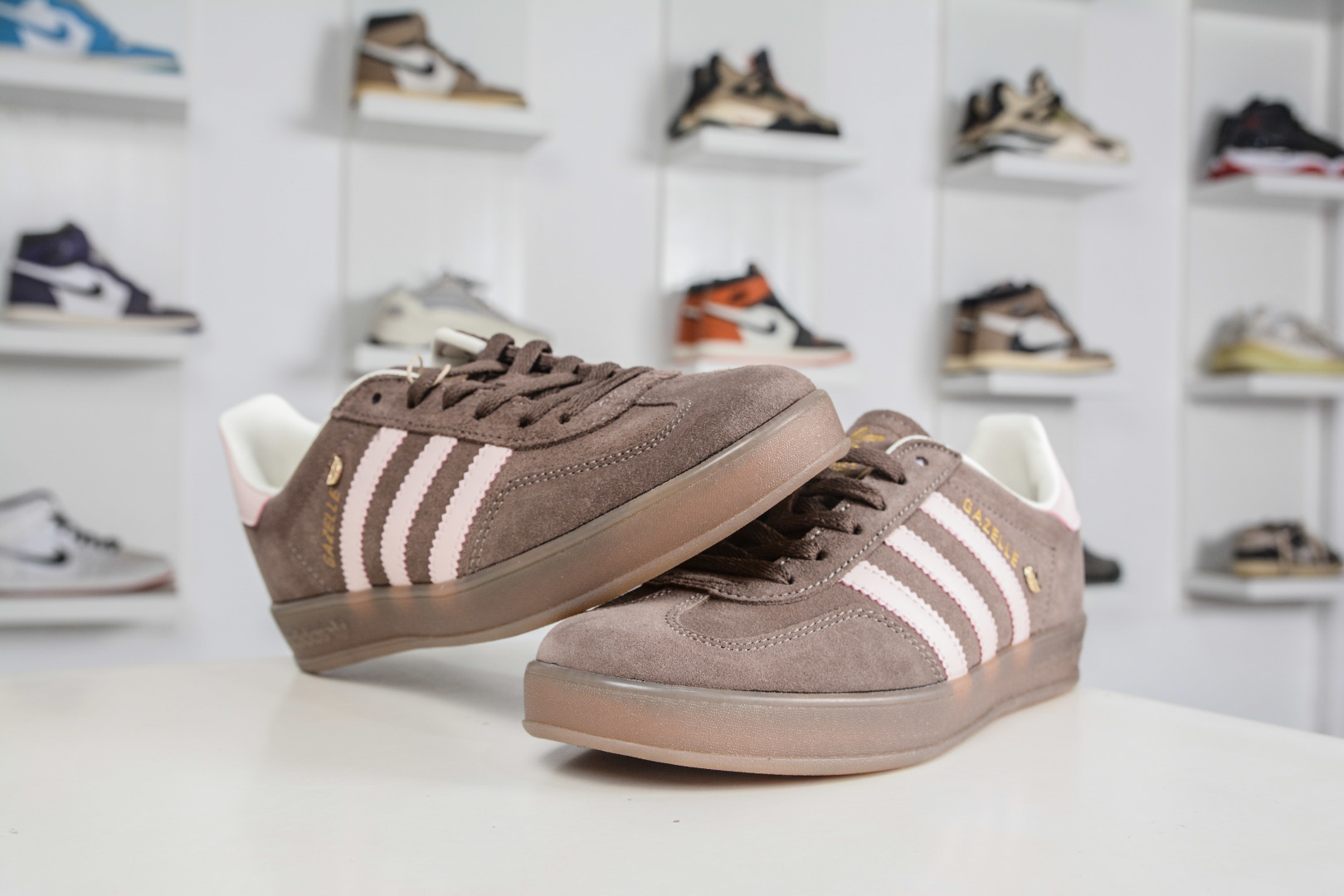 AD Original Gazelle Indoor Trainers 瞪羚室内鞋系列低帮复古百搭休闲运动德训风板鞋 JR2431-Top High Quatity Cheap Sneakers Fashion Clothing Clothes Bags handbags Shoes of all Brand wholesale With The best Quality And Beautiful Price from China Factory Chinese suppliers wholesaler seller AD Original Gazelle Indoor Trainers 瞪羚室内鞋系列低帮复古百搭休闲运动德训风板鞋 JR2431