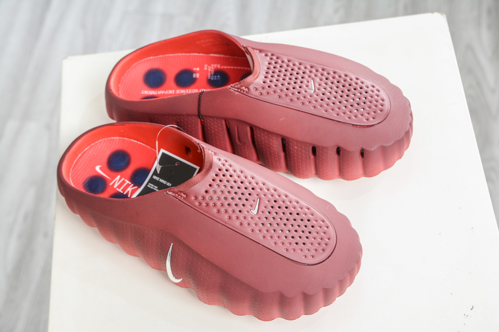 NK Mind 001 黑科技足底按摩舒适贴合训练鞋 HQ4307-601-Top High Quatity Cheap Sneakers Fashion Clothing Clothes Bags handbags Shoes of all Brand wholesale With The best Quality And Beautiful Price from China Factory Chinese suppliers wholesaler seller NK Mind 001 黑科技足底按摩舒适贴合训练鞋 HQ4307-601