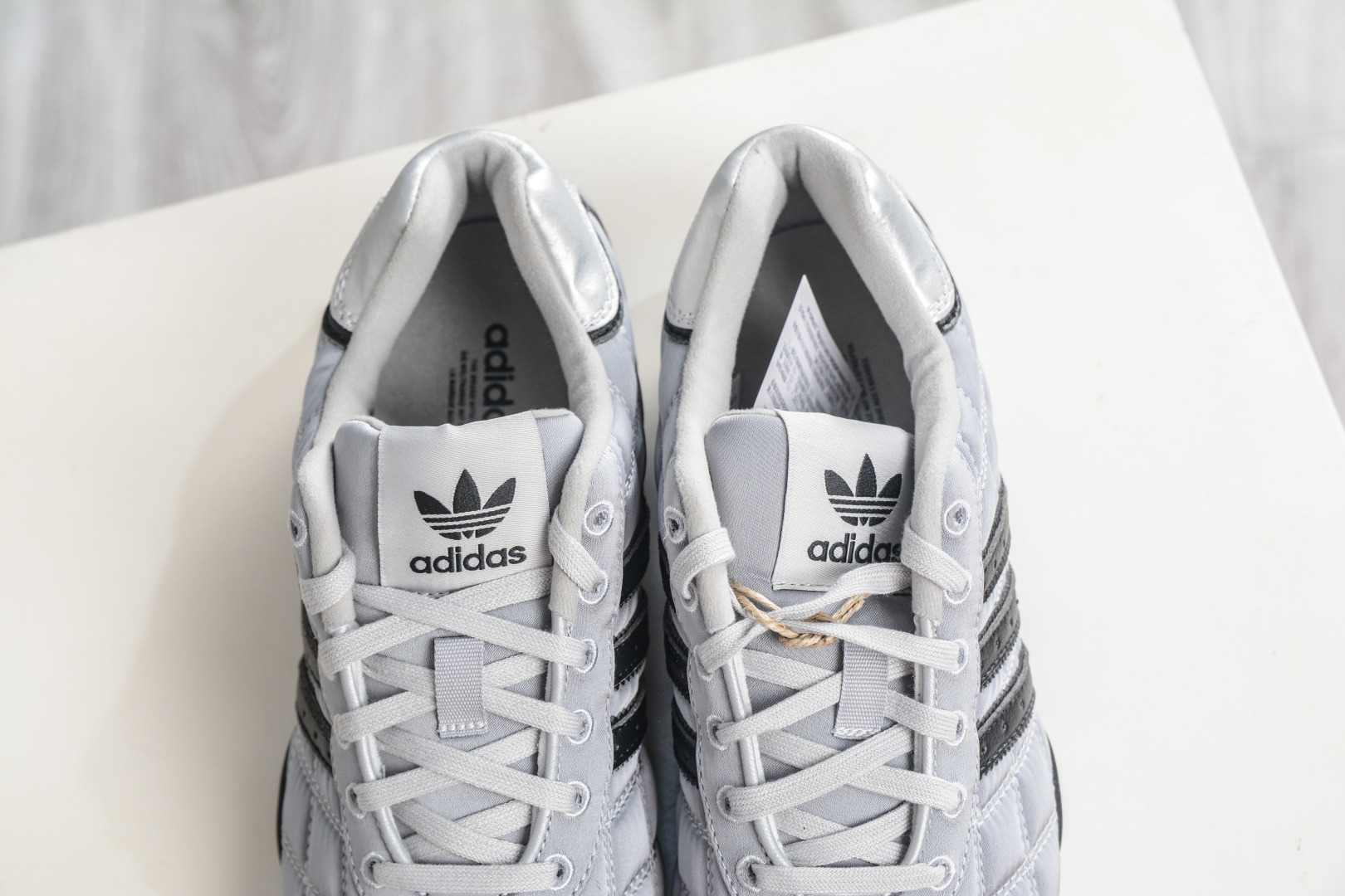 Adidas Originals Adiracer Lo 阿迪达斯潮流防滑耐磨休闲跑步鞋 JS0284-Top High Quatity Cheap Sneakers Fashion Clothing Clothes Bags handbags Shoes of all Brand wholesale With The best Quality And Beautiful Price from China Factory Chinese suppliers wholesaler seller Adidas Originals Adiracer Lo 阿迪达斯潮流防滑耐磨休闲跑步鞋 JS0284