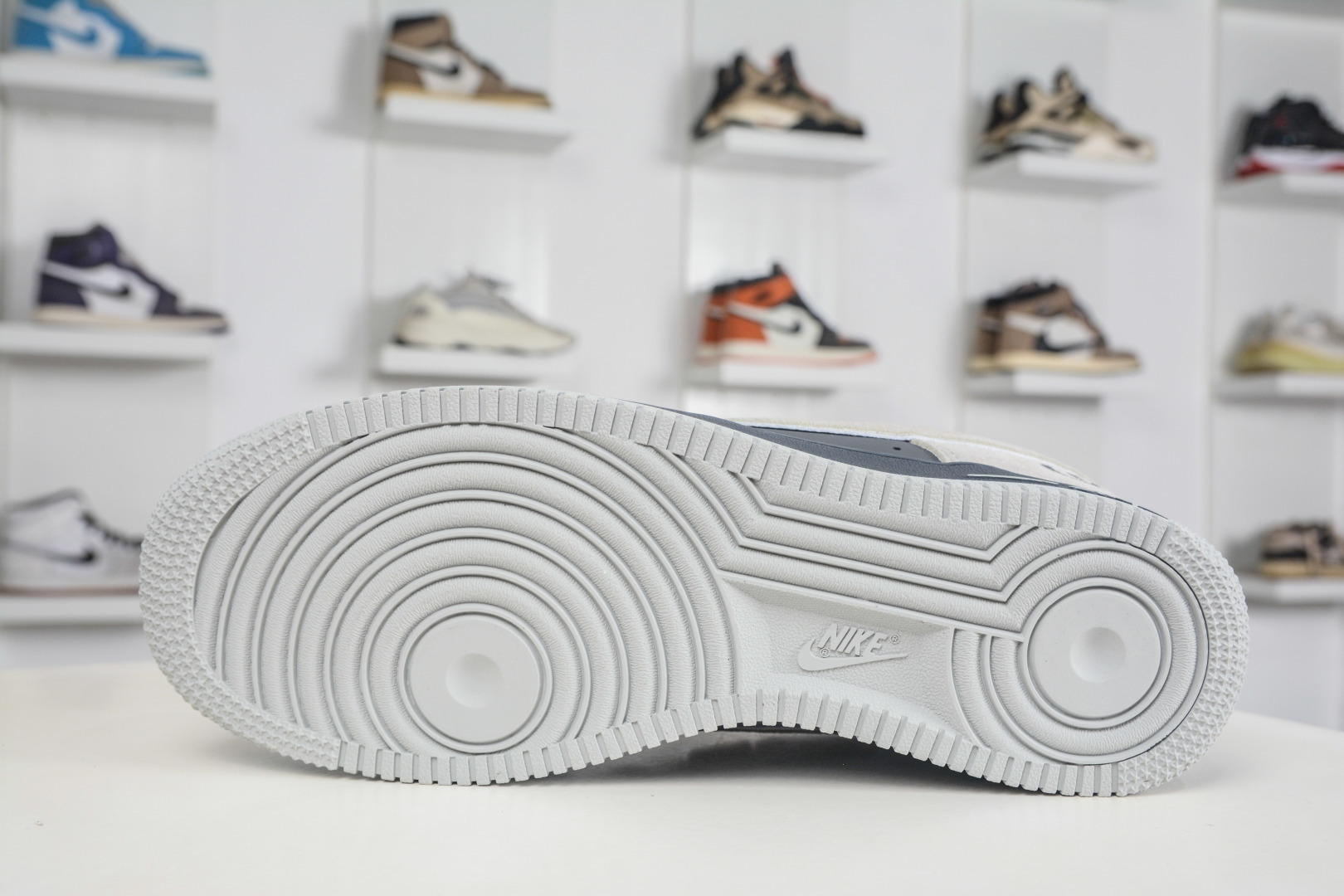 Gucci x NIke Air Force 1 古驰联名-灰 SS1979-026-Top High Quatity Cheap Sneakers Fashion Clothing Clothes Bags handbags Shoes of all Brand wholesale With The best Quality And Beautiful Price from China Factory Chinese suppliers wholesaler seller Gucci x NIke Air Force 1 古驰联名-灰 SS1979-026