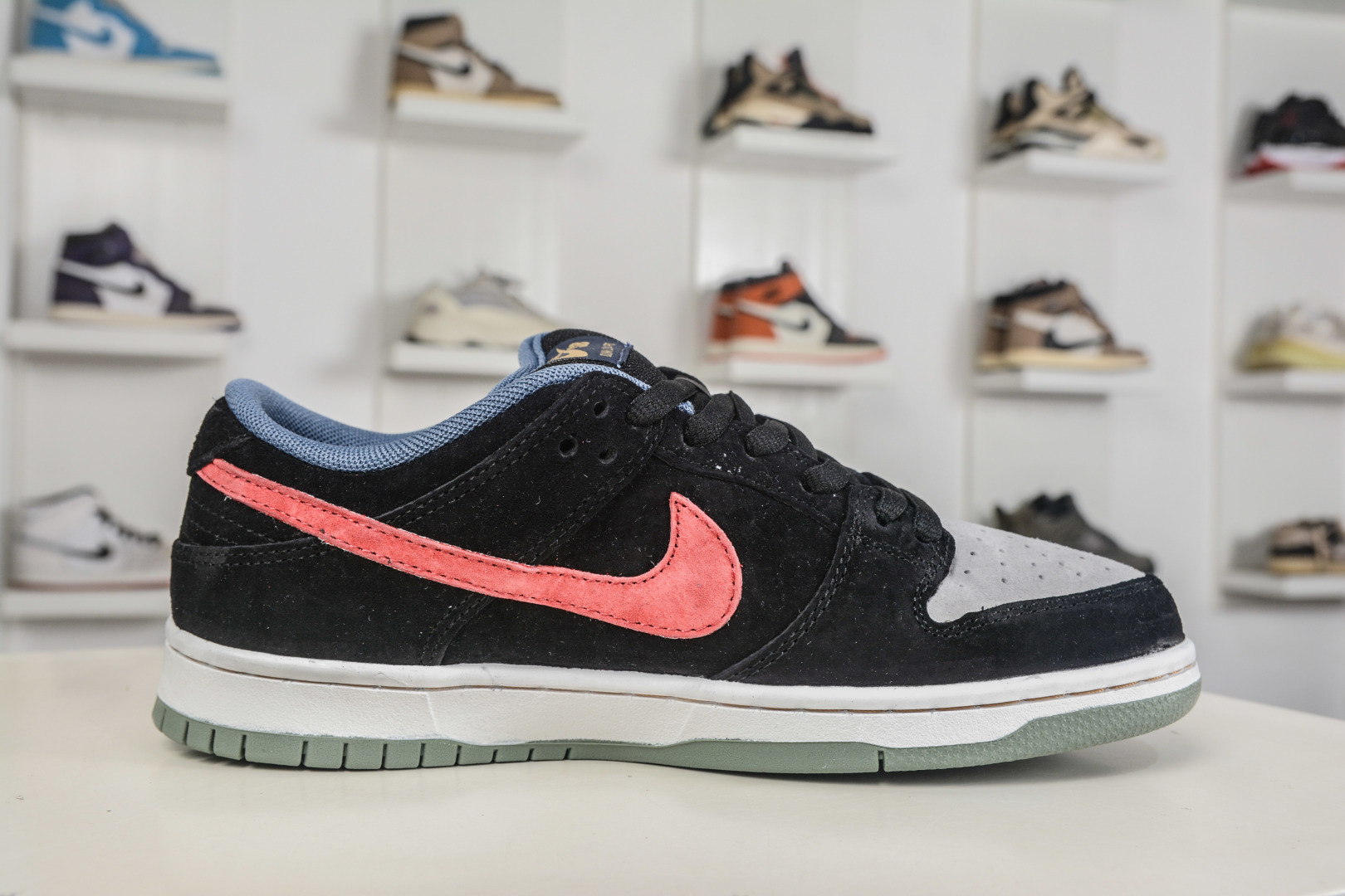 NIKE SB Dunk Low 弹孔 美式复古 HF3063-002