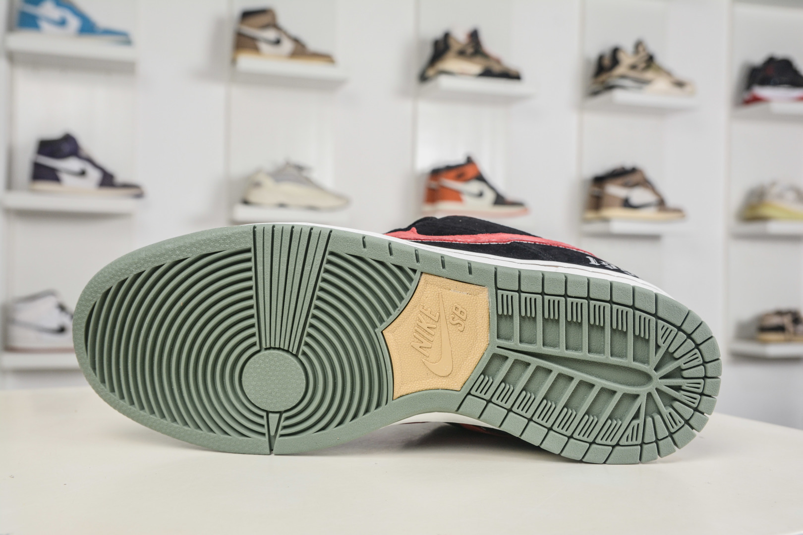 NIKE SB Dunk Low 弹孔 美式复古 HF3063-002