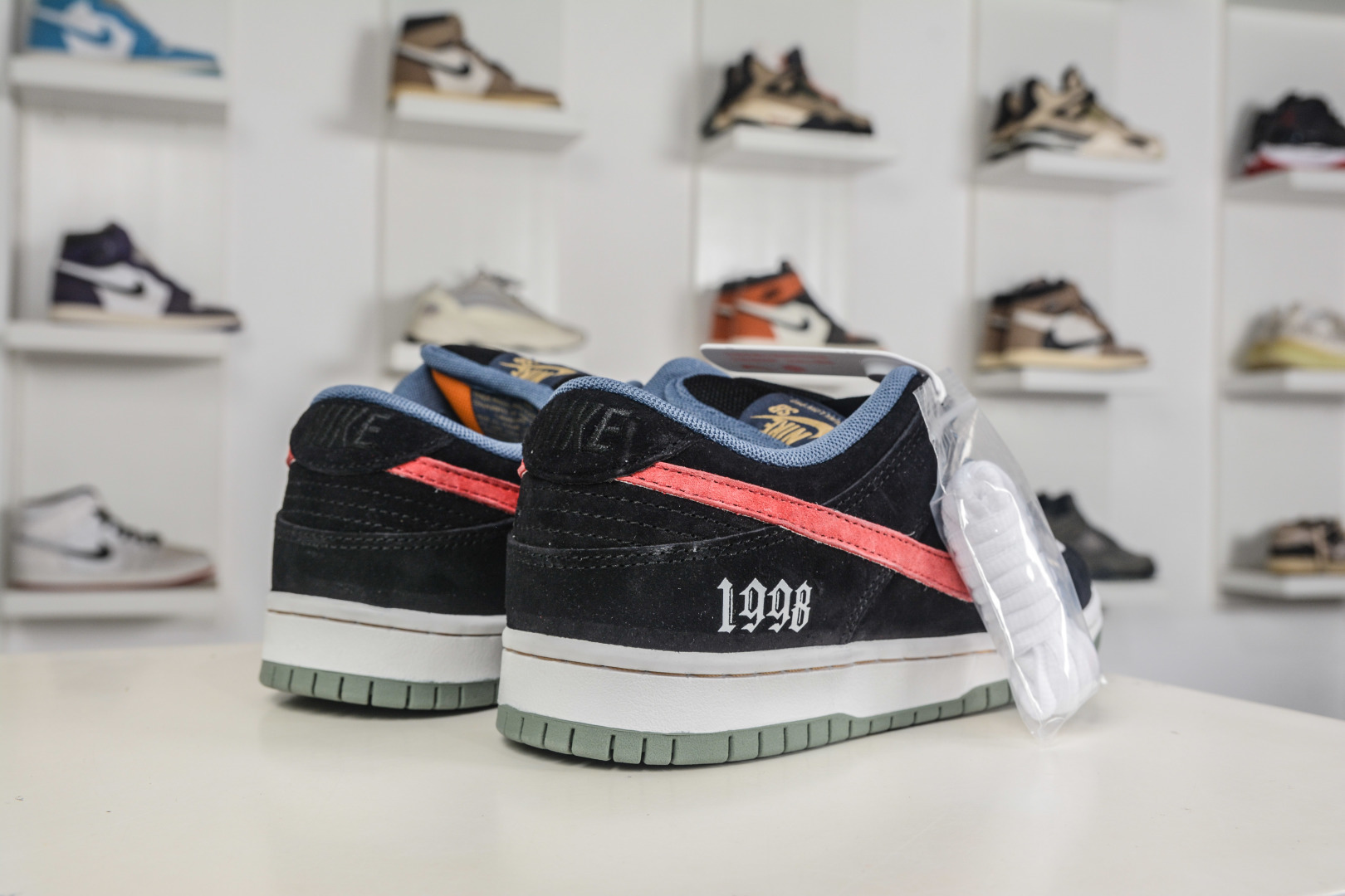 NIKE SB Dunk Low 弹孔 美式复古 HF3063-002