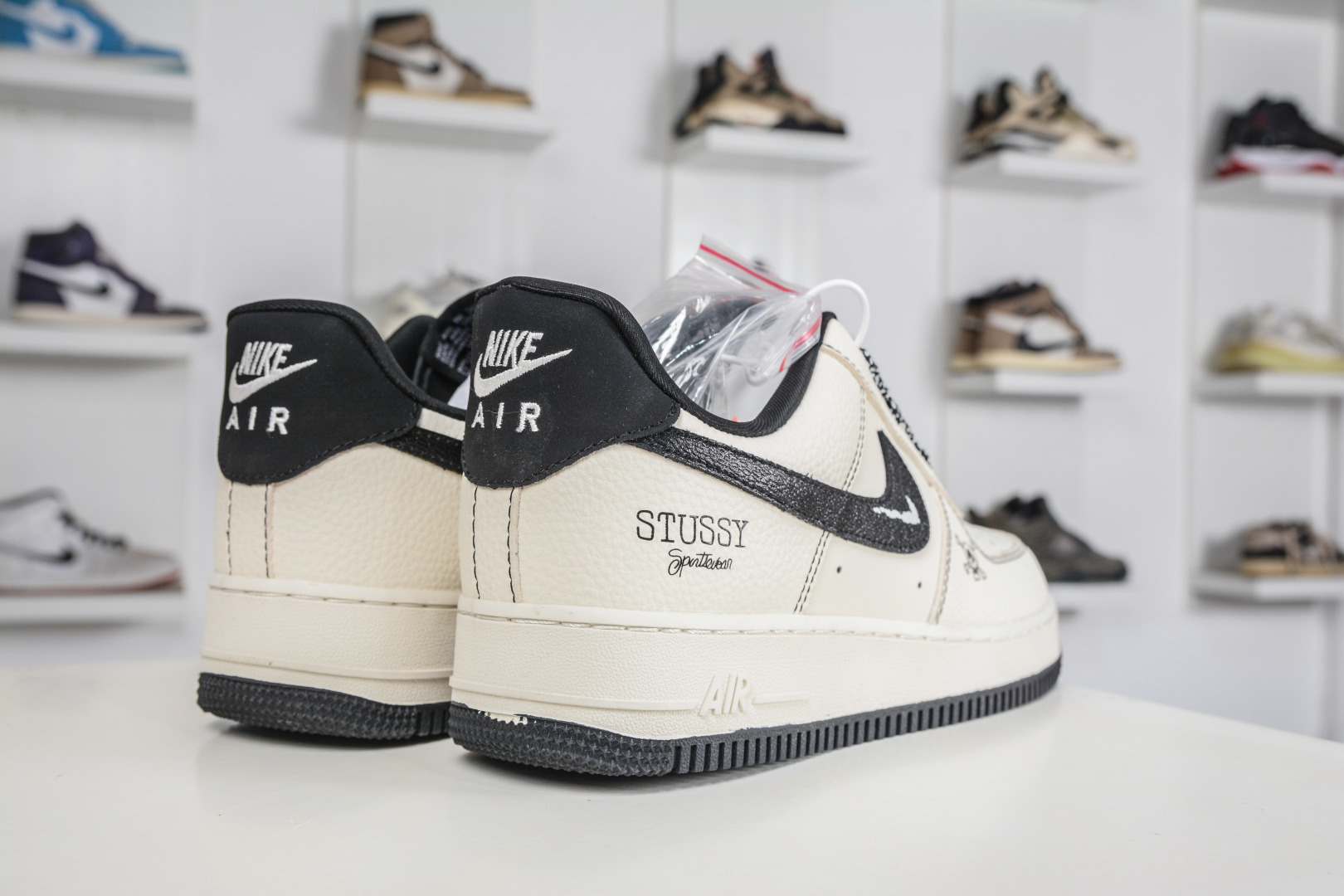 Stussy x NIke Air Force 1 斯图西联名-米白黑 LD1999-026-Top High Quatity Cheap Sneakers Fashion Clothing Clothes Bags handbags Shoes of all Brand wholesale With The best Quality And Beautiful Price from China Factory Chinese suppliers wholesaler seller Stussy x NIke Air Force 1 斯图西联名-米白黑 LD1999-026