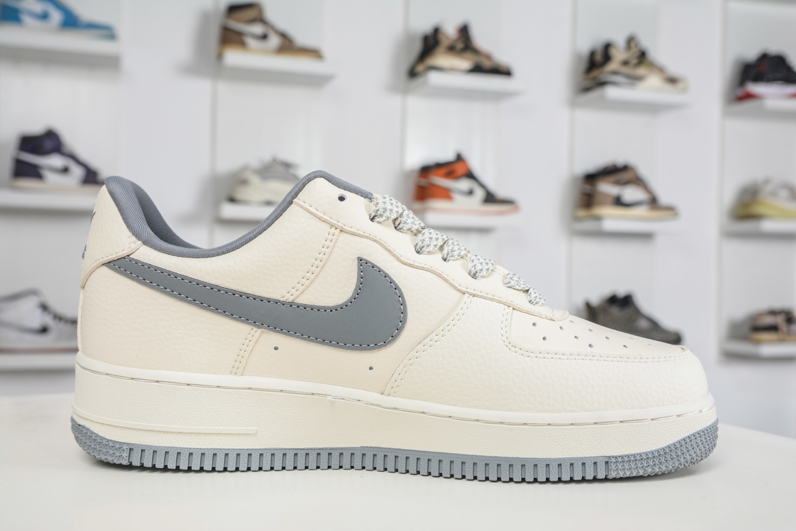 Nike Air Force 1 Low 07 x Supreme SUP联名-白灰 LD1999-027-Top High Quatity Cheap Sneakers Fashion Clothing Clothes Bags handbags Shoes of all Brand wholesale With The best Quality And Beautiful Price from China Factory Chinese suppliers wholesaler seller Nike Air Force 1 Low 07 x Supreme SUP联名-白灰 LD1999-027