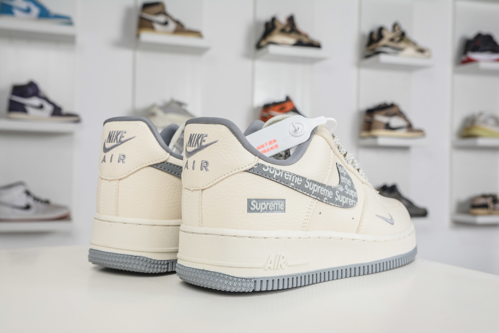 Nike Air Force 1 Low 07 x Supreme SUP联名-白灰 LD1999-027-Top High Quatity Cheap Sneakers Fashion Clothing Clothes Bags handbags Shoes of all Brand wholesale With The best Quality And Beautiful Price from China Factory Chinese suppliers wholesaler seller Nike Air Force 1 Low 07 x Supreme SUP联名-白灰 LD1999-027